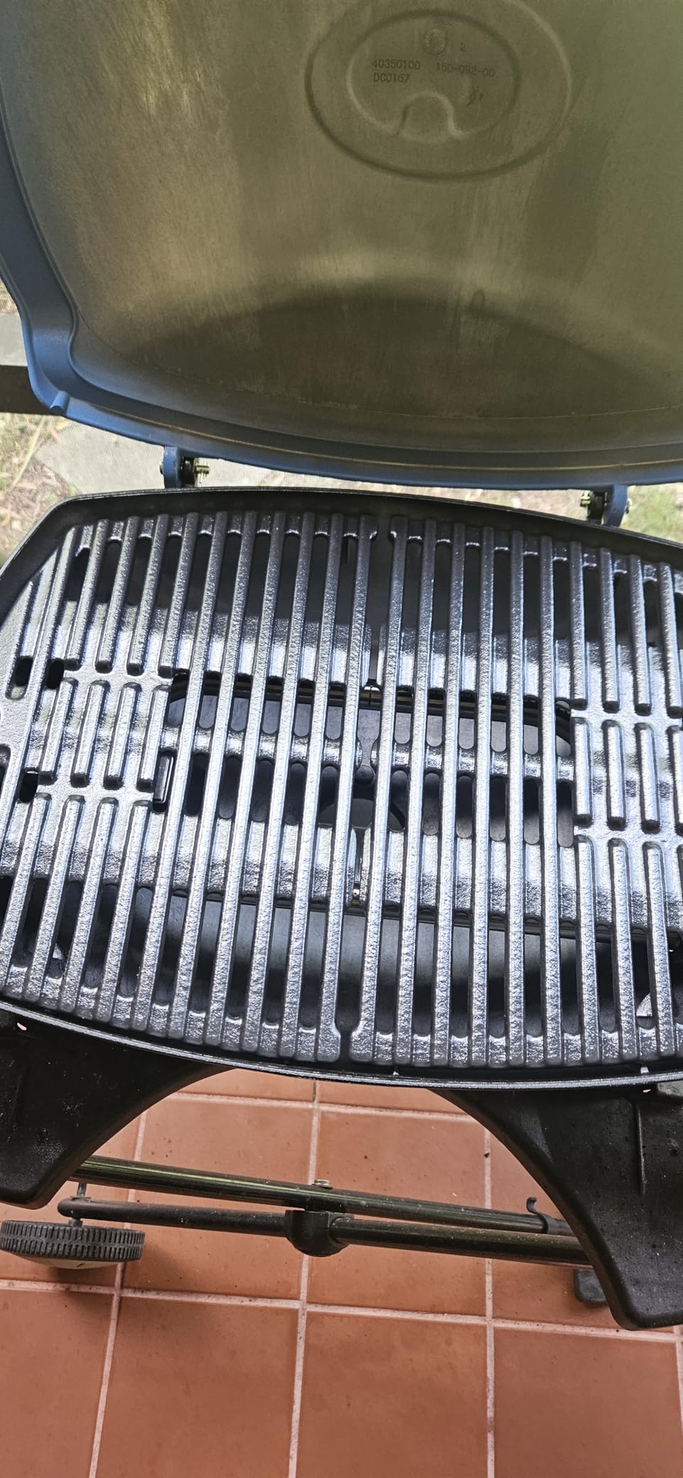 Weber Q1200 Liquid Propane Portable Gas Grill, Green - 1‑Burner Travel and Camping Grill with Cast‑Iron Grates & Electronic Ignition (8,500 BTU Burner) customer photo 1