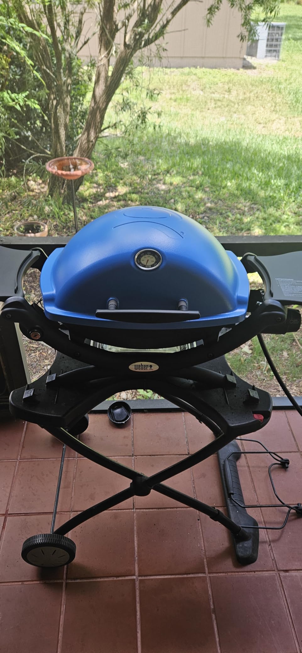 Weber Q1200 Liquid Propane Portable Gas Grill, Green - 1‑Burner Travel and Camping Grill with Cast‑Iron Grates & Electronic Ignition (8,500 BTU Burner) customer photo 2