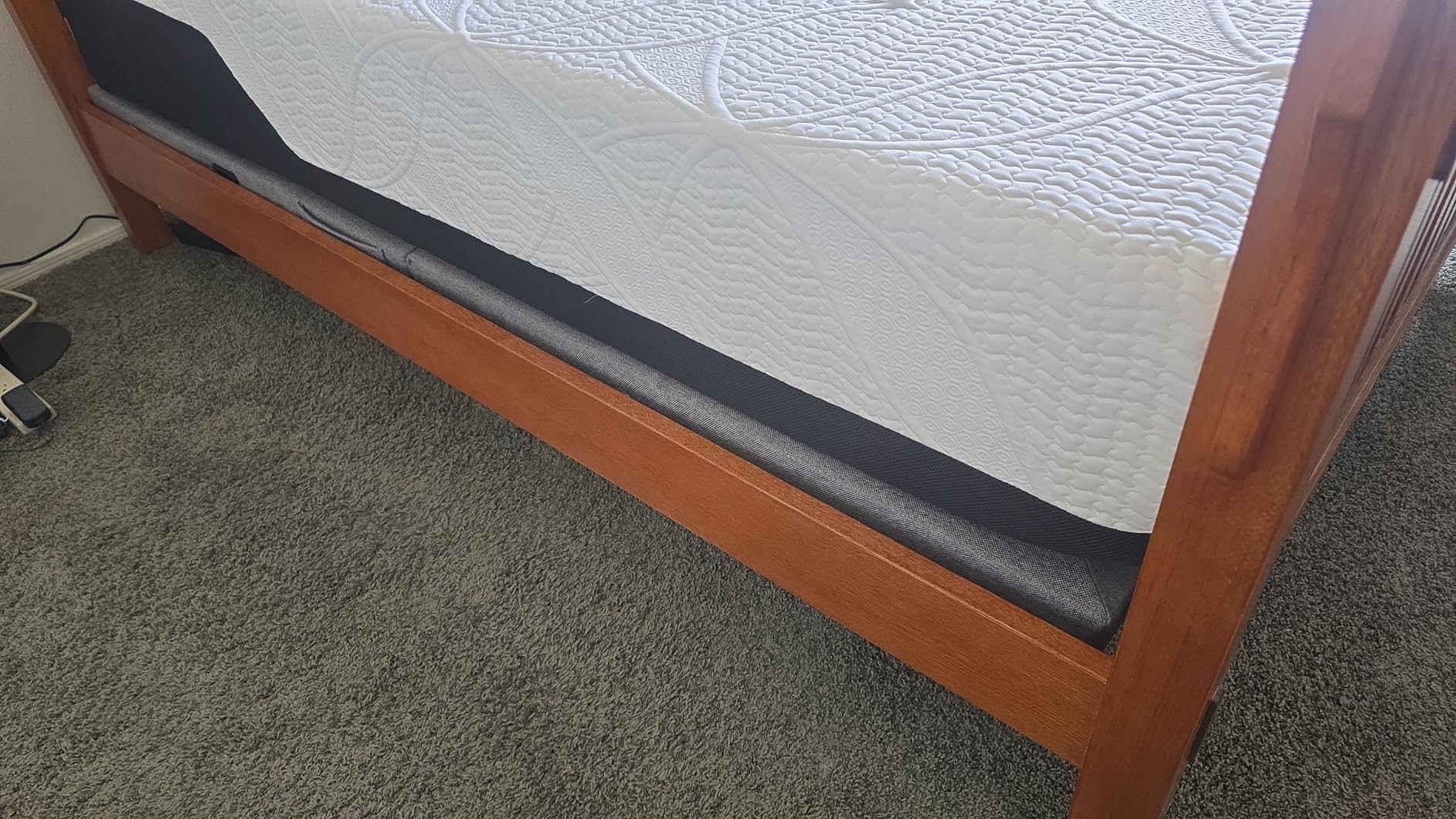 Classic Brands Cool Gel Ventilated Gel Memory Foam 10-Inch Mattress, Queen, White customer photo 1