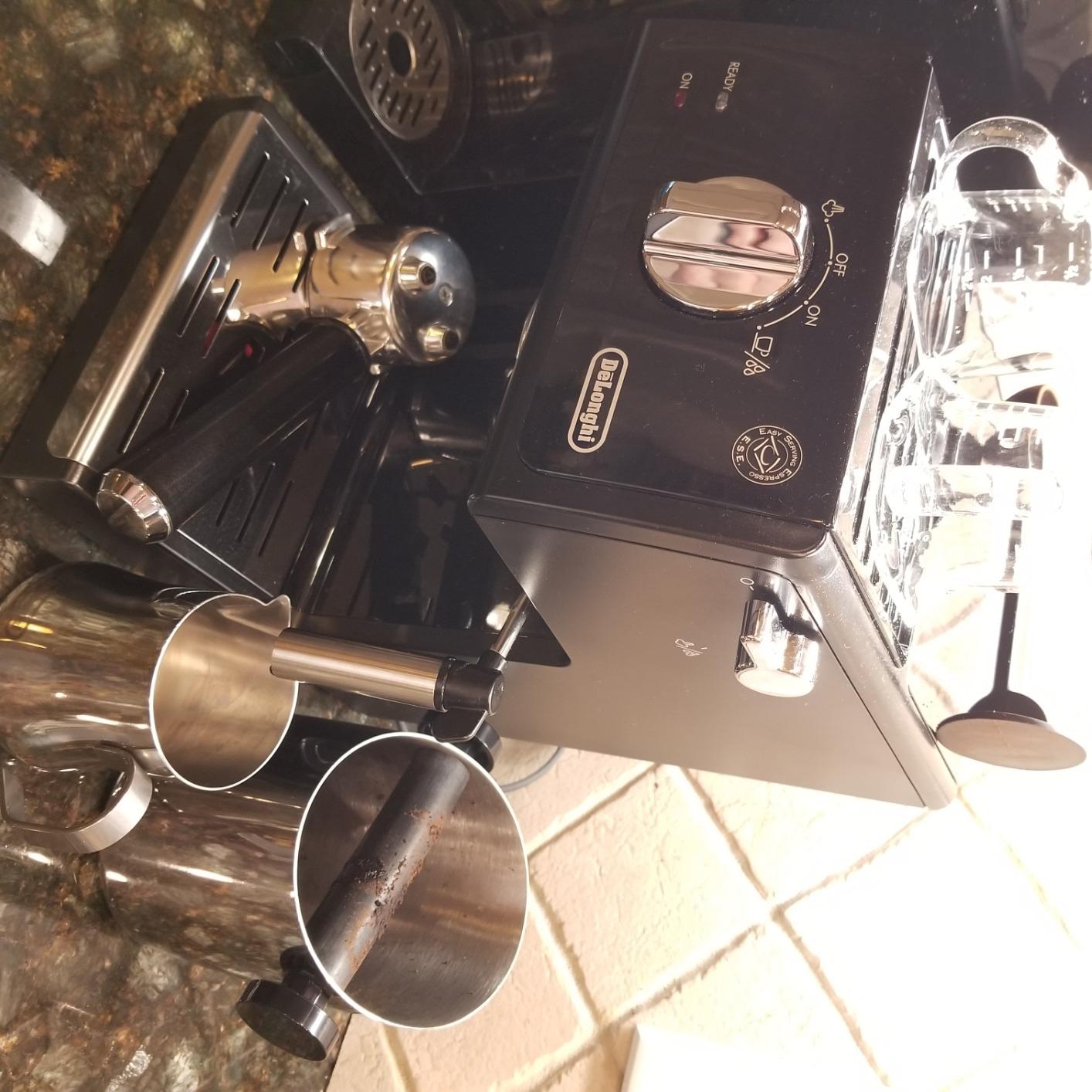 De'Longhi 15-Bar Pump Espresso Machine ECP322 with Milk Frother & Temperature Control - Compact Home Barista Coffee Maker customer photo 2