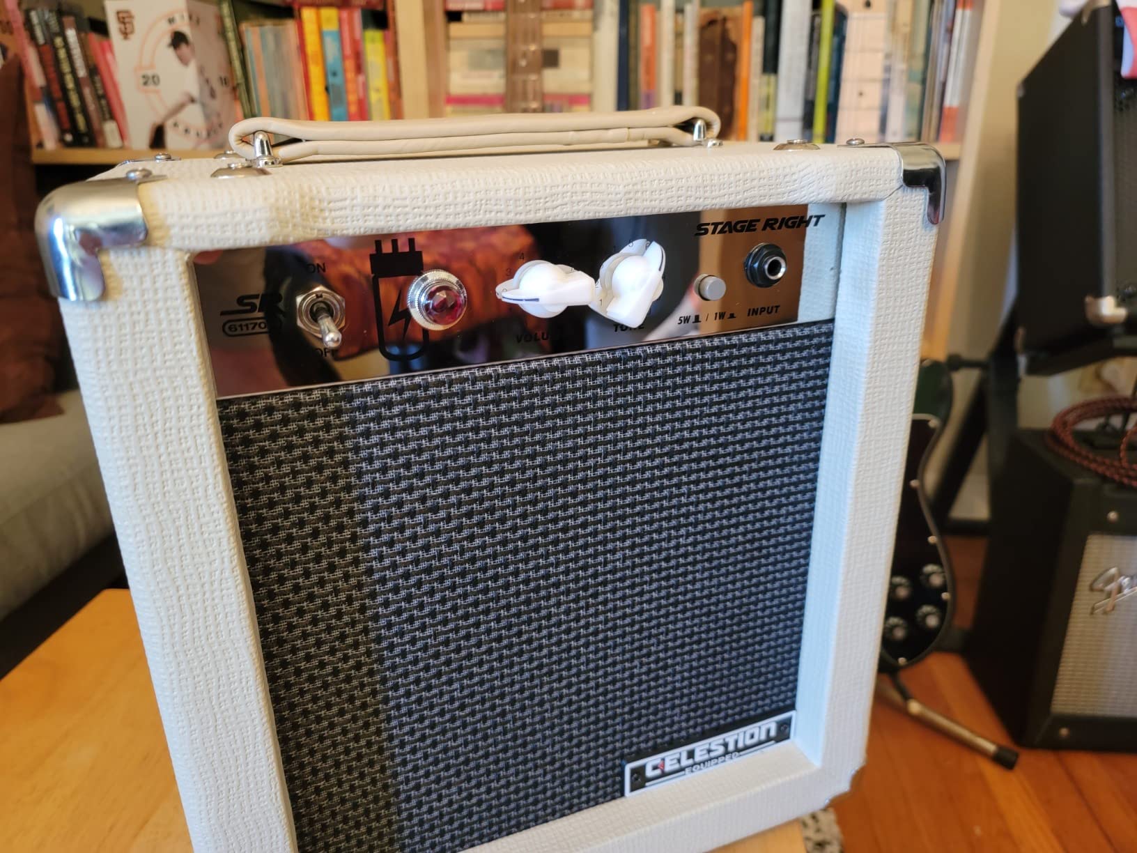 Monoprice 1x8 Guitar Combo Tube Amplifier with Celestion Super 8 Inch Speaker - 5-Watt, 12AX7 Preamp - Stage Right Series customer photo 2