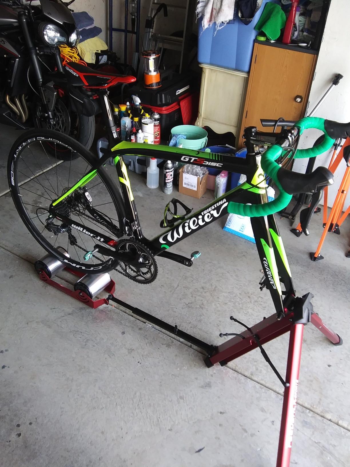 FEEDBACK SPORTS Omnium Lightweight and Portable Bike Trainer customer photo 1