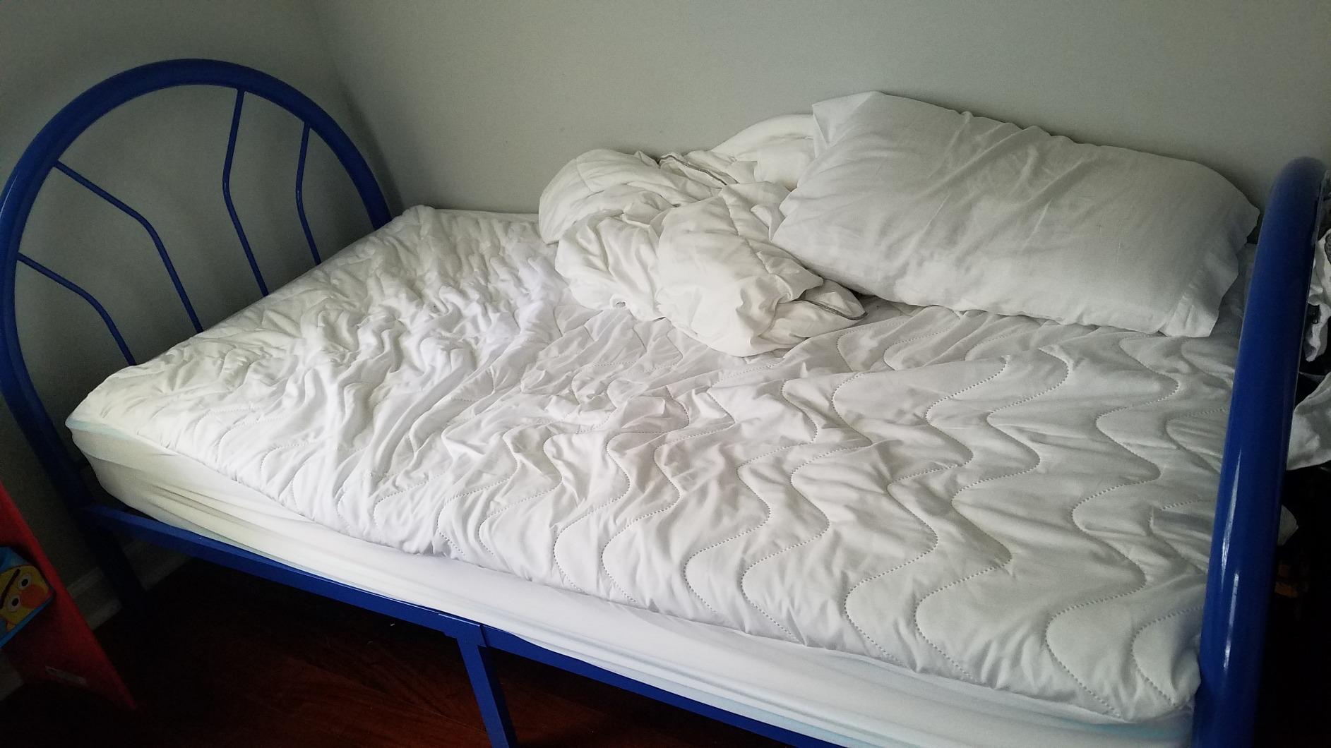 Linenspa 8 Inch Memory Foam and Spring Hybrid Mattress - Medium Firm Feel - Bed in a Box - Quality Comfort and Adaptive Support - Breathable - Cooling - Guest and Kids Bedroom - Queen Size customer photo 1