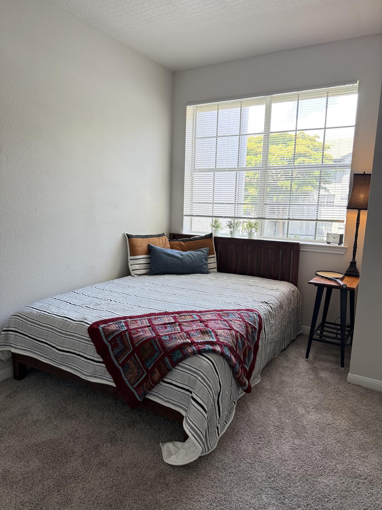 Zinus Vivek Deluxe Wood Platform Bed Frame with Headboard, Wood Slat Support, No Box Spring Needed, Easy Assembly, King customer photo 1