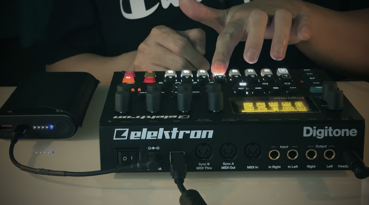 Elektron Analog Four MKII 4-Voice Analog Desktop Synthesizer and CV Sequencer customer photo 1