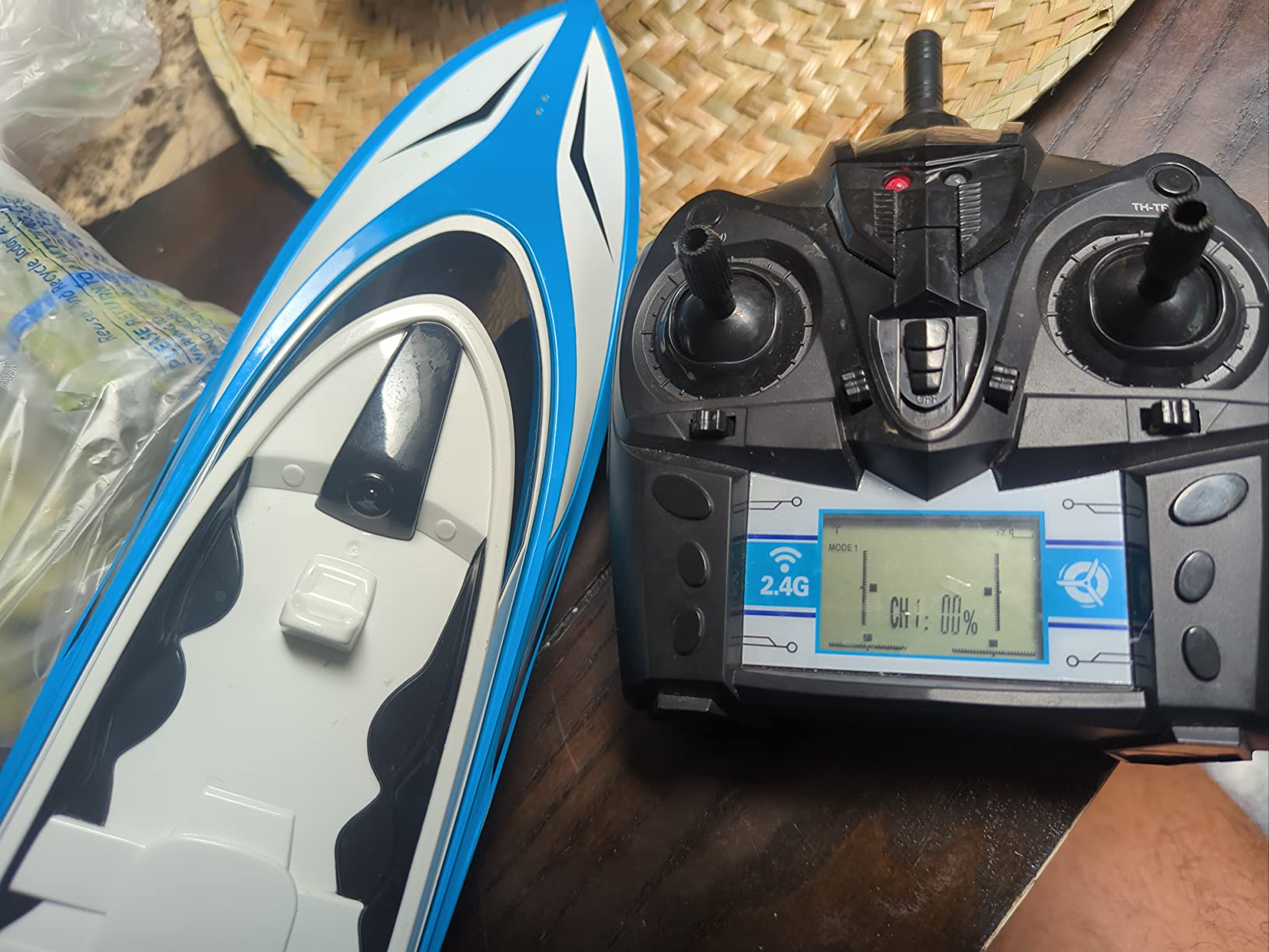 Force1 Velocity Blue Fast RC Boat - Remote Control Boats for Adults and Kids, Underwater Speed Racing Mini RC Boats for Pools and Lakes, 2.4GHZ Transmitter, 2 Rechargeable Batteries, Low Battery Alert customer photo 2
