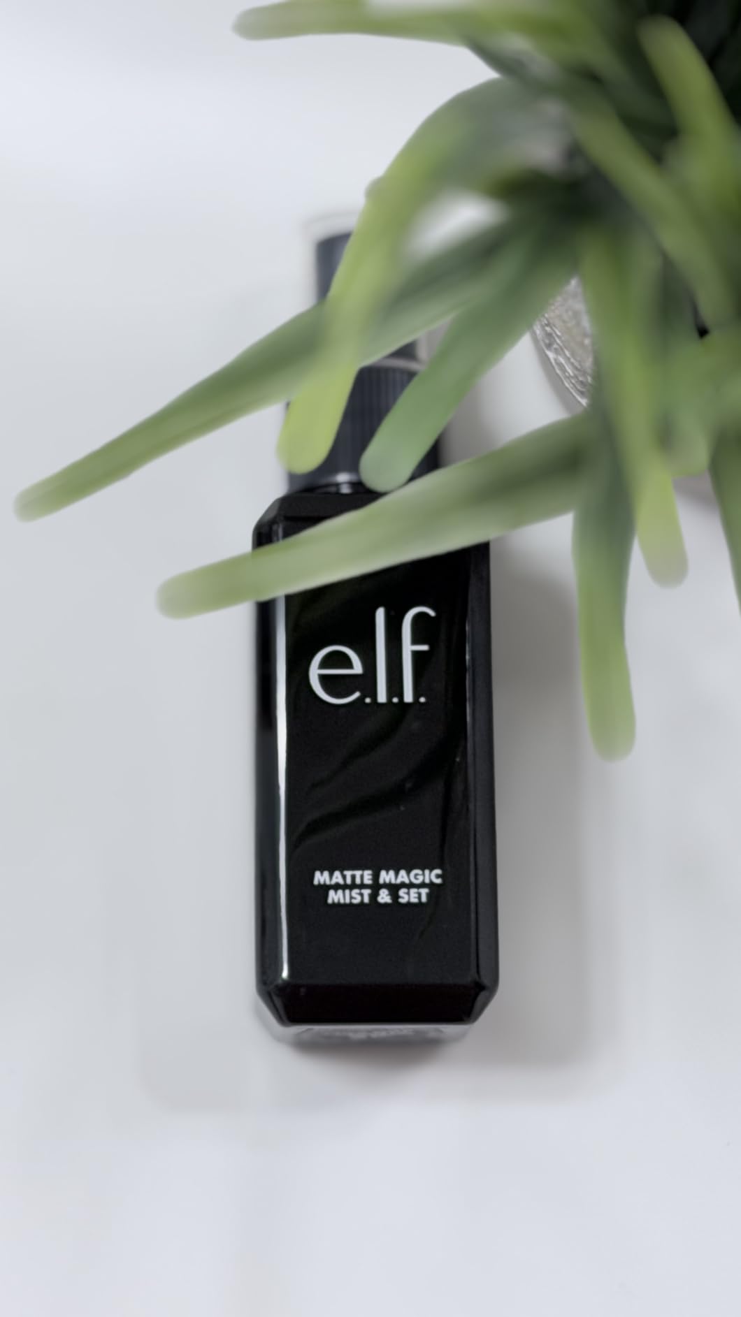e.l.f. Makeup Mist & Set - Large Lightweight, Long Lasting, All-Day Wear Revitalizes, Refreshes, Hydrates, Soothes Infused with Aloe, Green Tea and Cucumber 4 Fl Oz customer photo 1