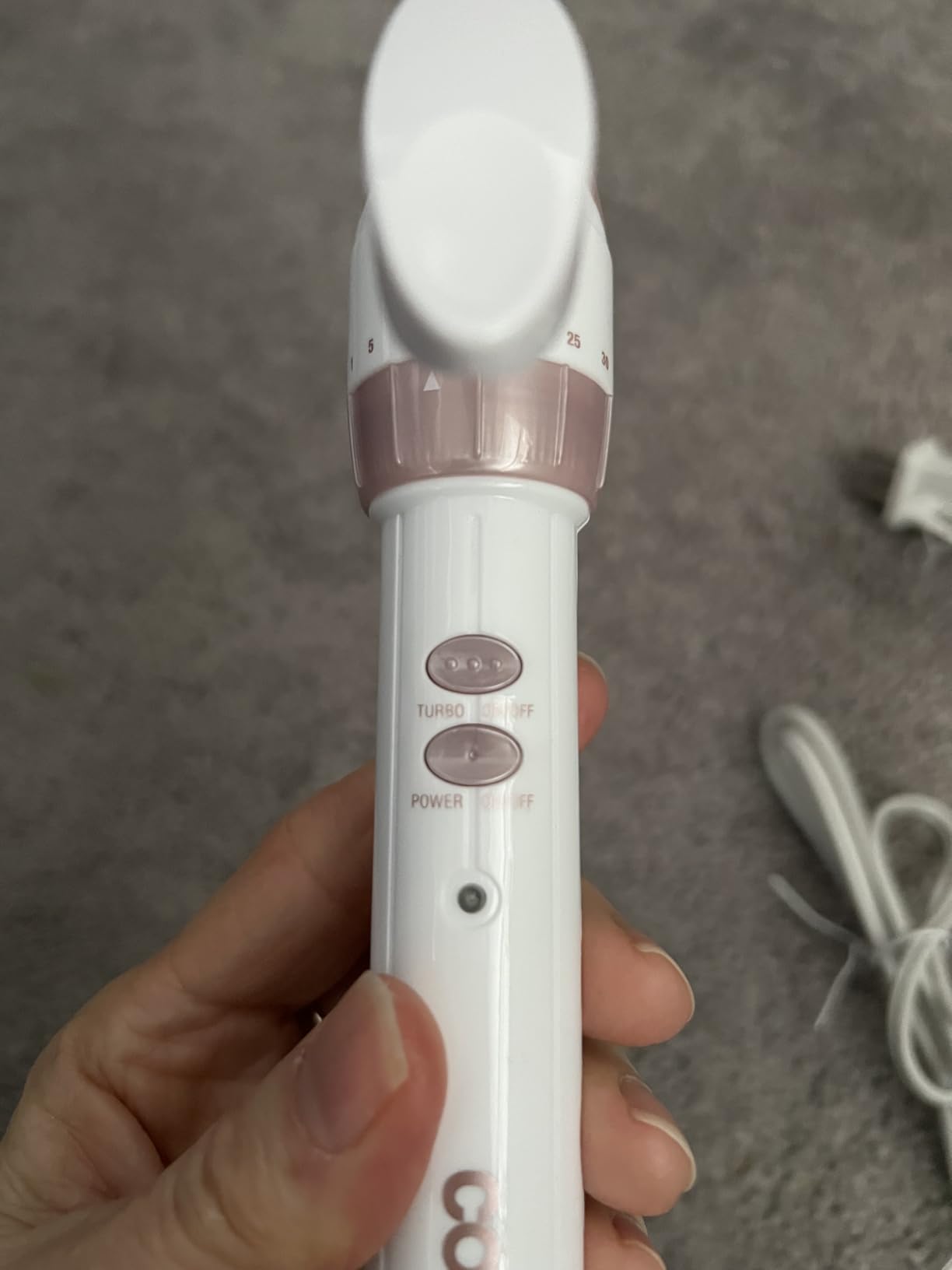 Conair Double Ceramic 1 in. Curling Iron | Double ceramic 1 in. barrel creates classic curls on short to long hair, White/Rose Gold, CD701GNR6 customer photo 1