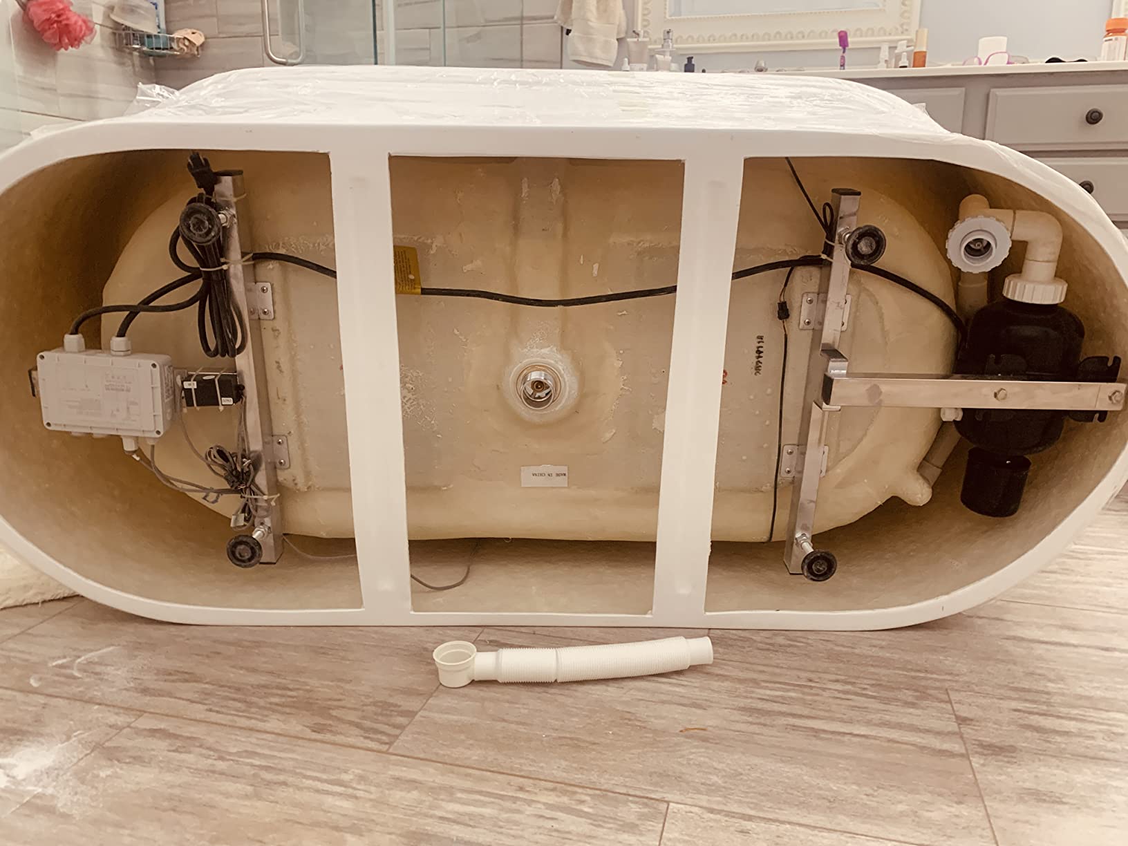 ANZZI Whirlpool Freestanding Bathtub 67 Inch Jericho Series Air Jetted Acrylic Glossy White, 200+ Bubble Jets, 4 Chroma-Therapeutic Lights, Center Drain, 80 gal, Overflow, Pop-Up Drain | FT-AZ067 customer photo 1