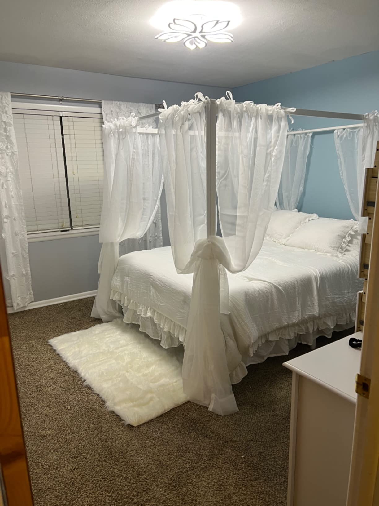 Zinus Patricia White Metal Framed Canopy Four Poster Platform Bed Frame/Strong Steel Mattress Support/No Box Spring Needed, Queen customer photo 1