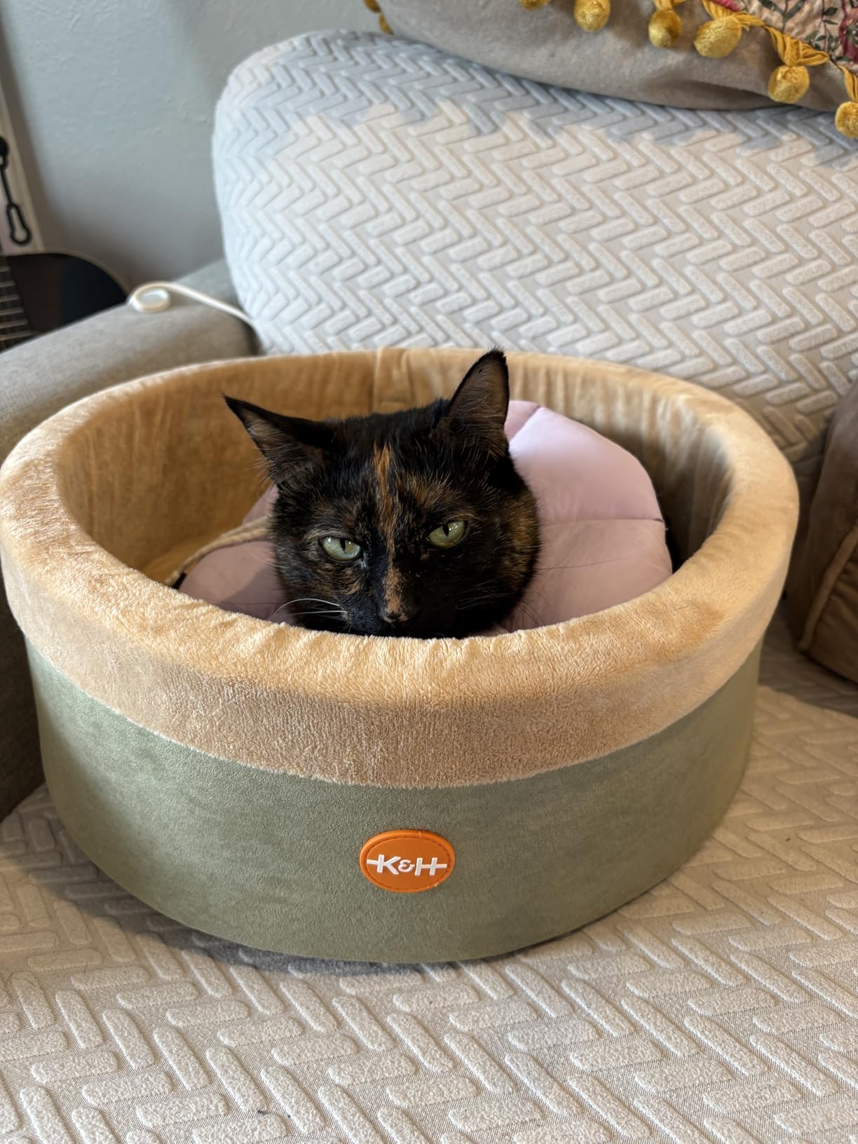 K&H Pet Products Thermo-Kitty Bed Heated Cat Beds for Indoor Cats & Dogs, Calming Warming Pillow Pet Bed, Machine Washable, Removable Heater, Safety Listed - Small 16