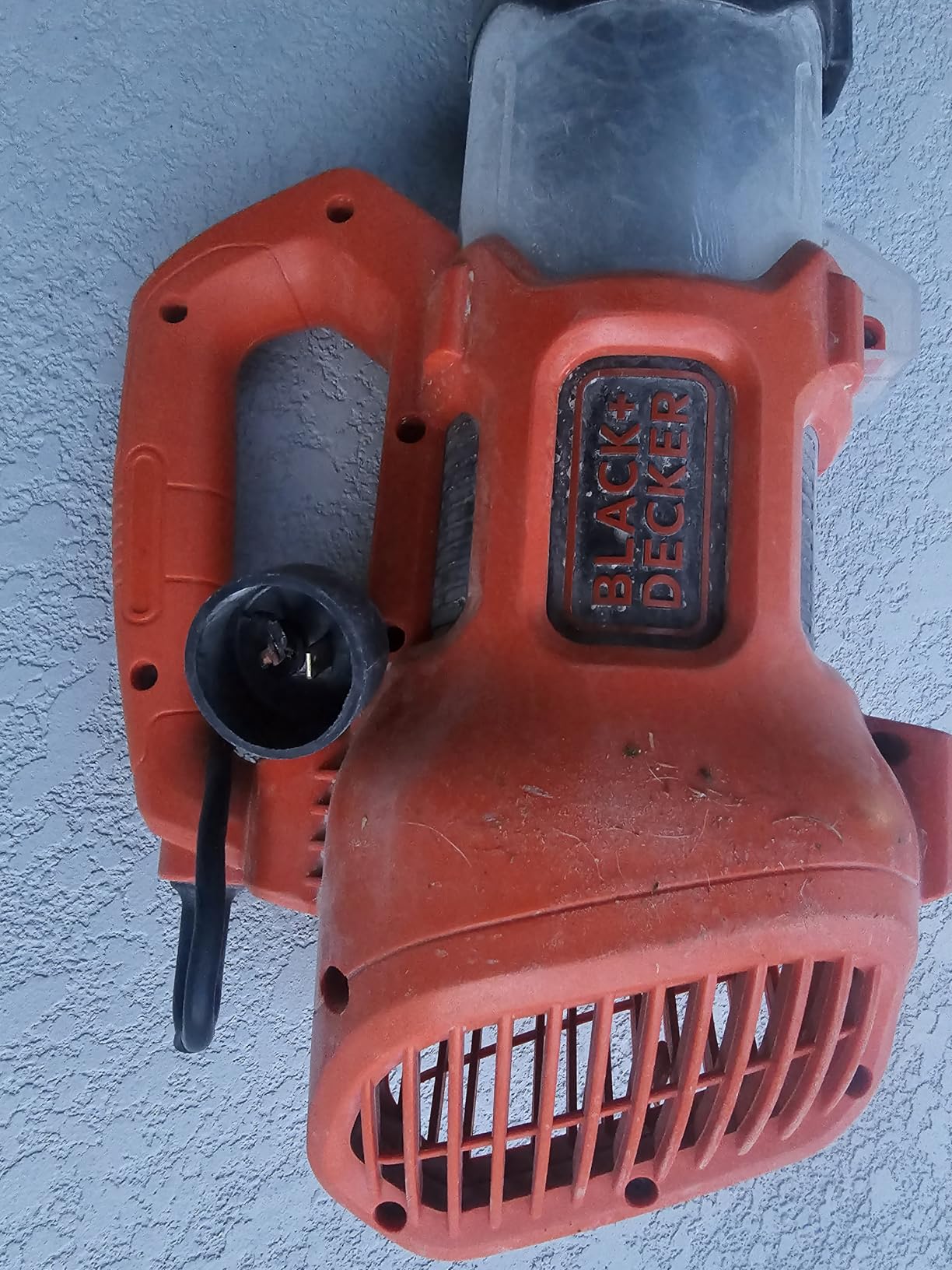 BLACK + DECKER Electric Leaf Blower, Hand Held Blowers for Lawn Care, Up to 450 CFM and 140 MPH Power, Axial, Lightweight, Corded (BEBL750) customer photo 1