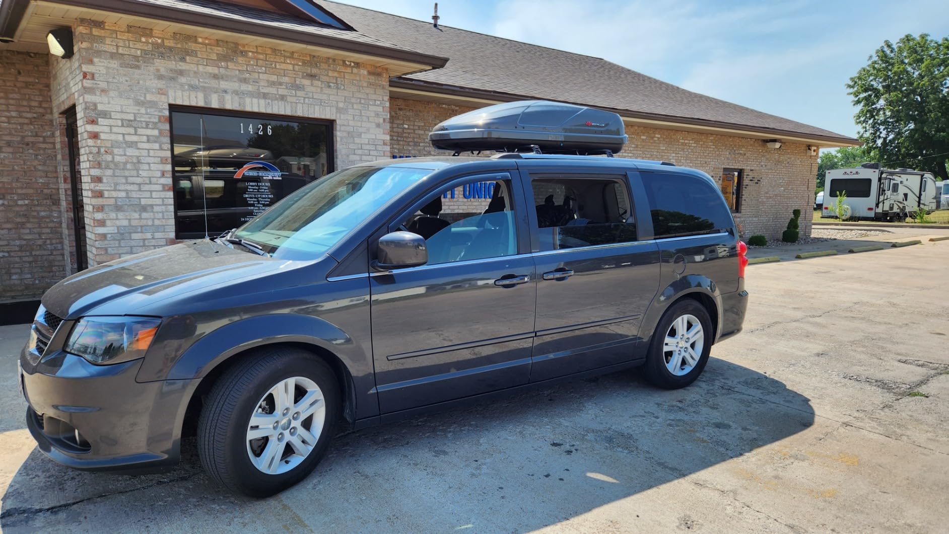 Goplus Rooftop Cargo Carrier Hard Shell, 14 Cubic Feet Waterproof Car Roof Cargo Carrier w/Dual Side Opening, Security Key, 165LBS Capacity customer photo 1