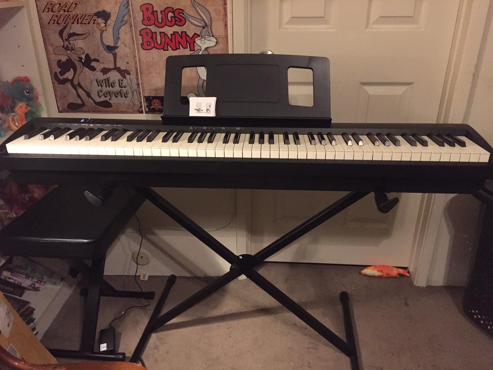 Roland FP-10 Compact 88-Note Digital Piano with SuperNATURAL Piano Tones, Bluetooth and MIDI Connectivity customer photo 1