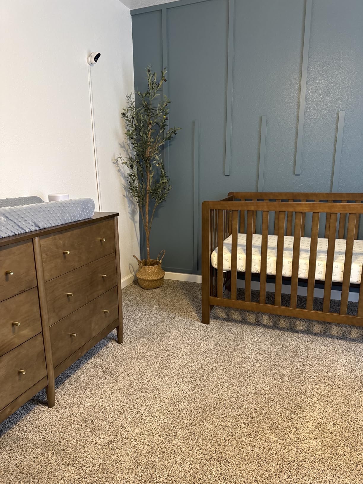 Carter's by Davinci Colby 4-in-1 Convertible Crib - GREENGUARD Gold Certified Convertible Baby Crib to Toddler Bed, Daybed, Full-Size Bed - Wooden Baby Bed w/Four Adjustable Heights - Washed Natural customer photo 2