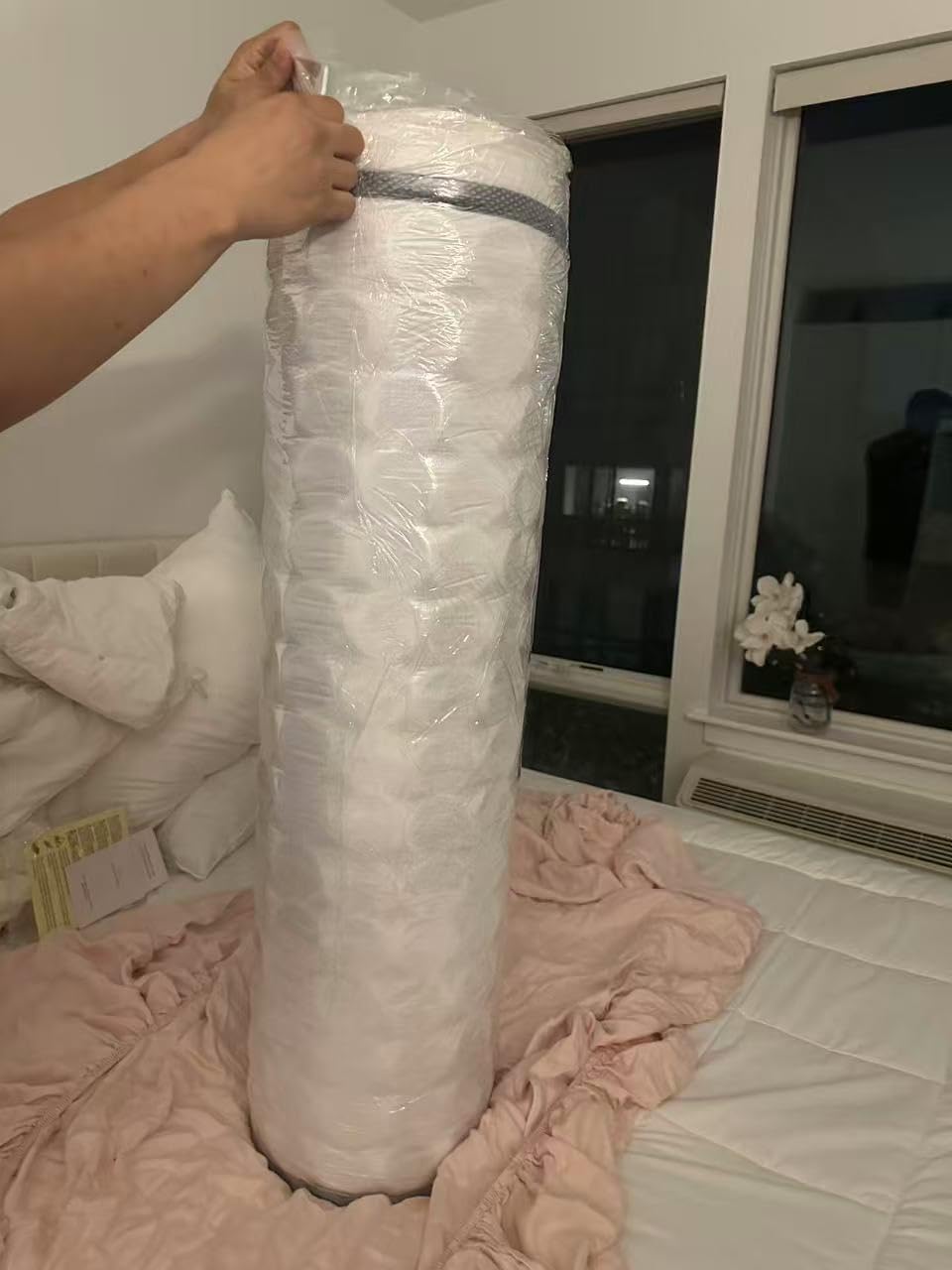 Vesgantti Queen Mattresses, 10 Inch Hybrid Pillow Top Queen Size Mattress in a Box, Memory Foam Pocket Coils Innerspring Mattresses, Fiberglass Free, Pressure Relief, Medium Firm Plush Feel customer photo 1