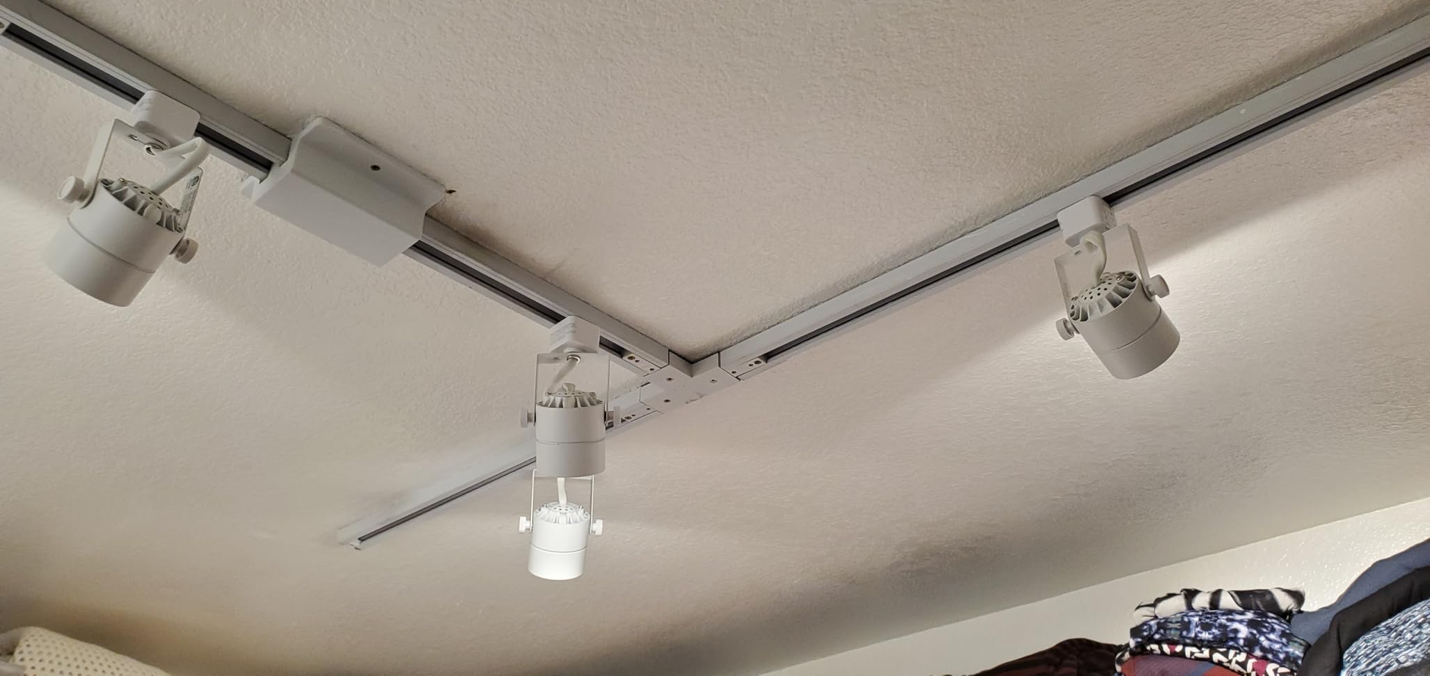 CLOUDY BAY 8W Dimmable LED Track Light Head,CRI90+ Day Light 5000K,Adjustable Tilt Angle Track Lighting Fixture,40° Angle for Accent Retail,White Finish,Halo Type- 3 Pack customer photo 1