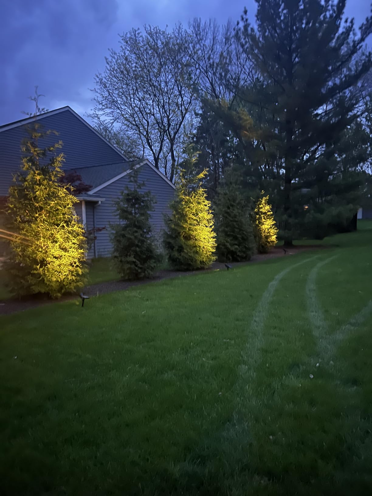 InnoGear Solar Lights Outdoor Waterproof Solar Garden Light for Outside Yard Landscape Lighting Pathway Spot Lights, Pack of 6 (Warm White) customer photo 2