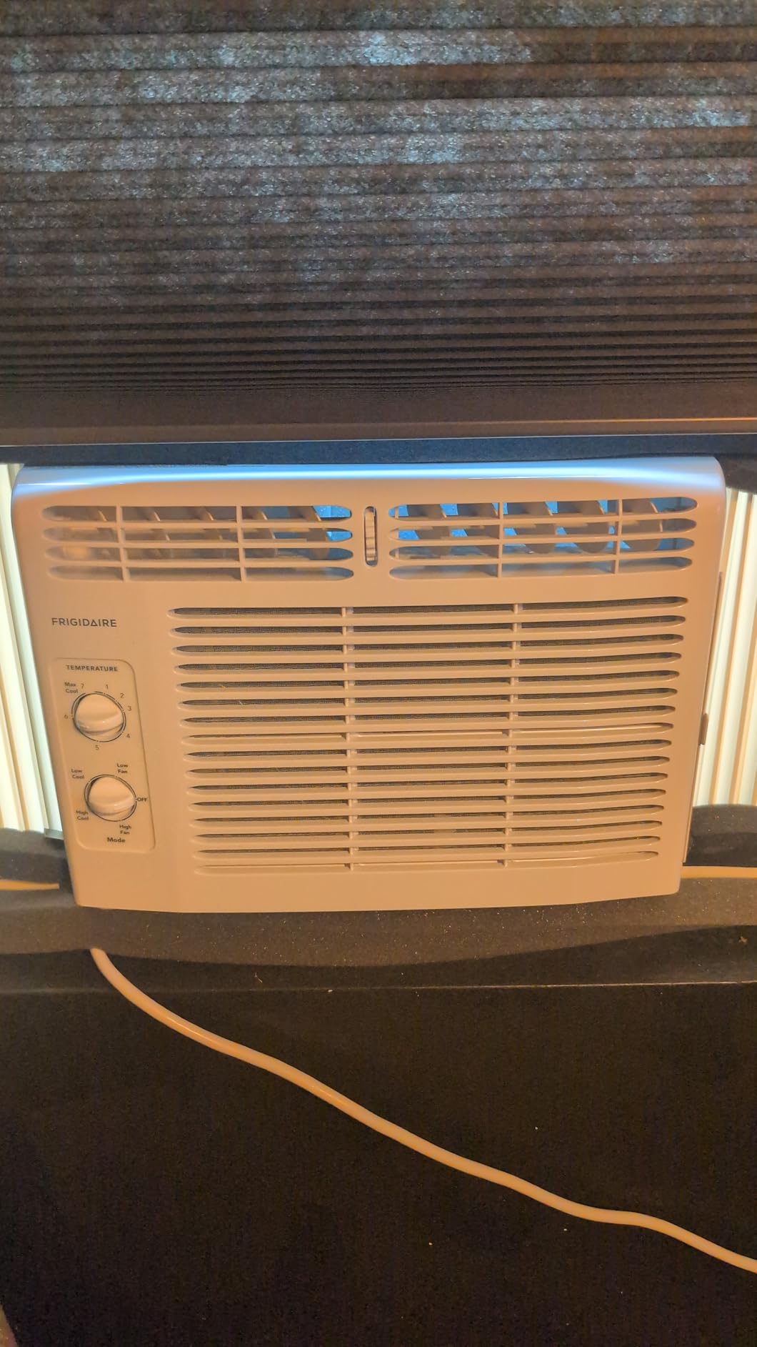 Frigidaire 5,000 BTU Window-Mounted Air Conditioner, Cools Up to 150 Sq. Ft., Quiet Operation, Effortless Temperature Control, 2 Fan Speeds, Auto Restart, White customer photo 2