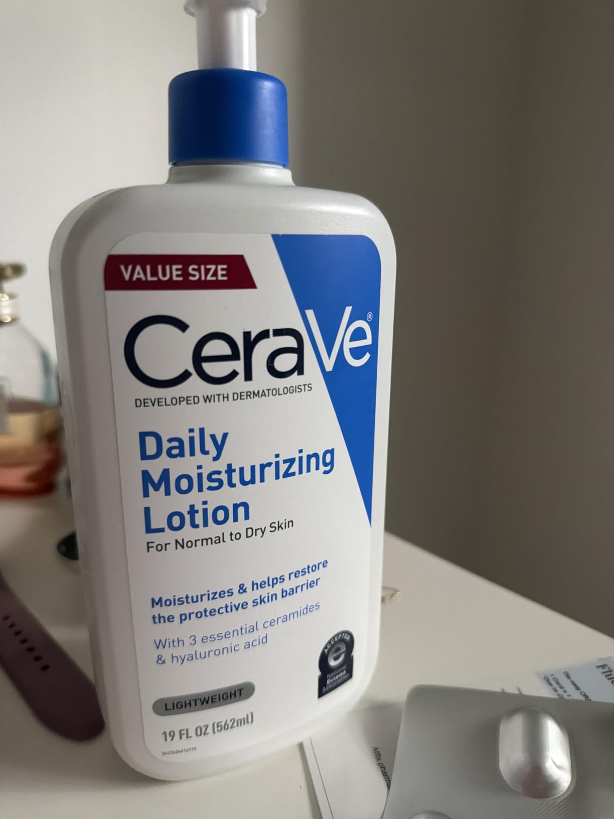 CeraVe Daily Moisturizing Lotion for Dry Skin, Body Lotion & Face Moisturizer with Hyaluronic Acid and Ceramides, Daily Moisturizer, Fragrance Free, Oil-Free, 19 Ounce customer photo 1