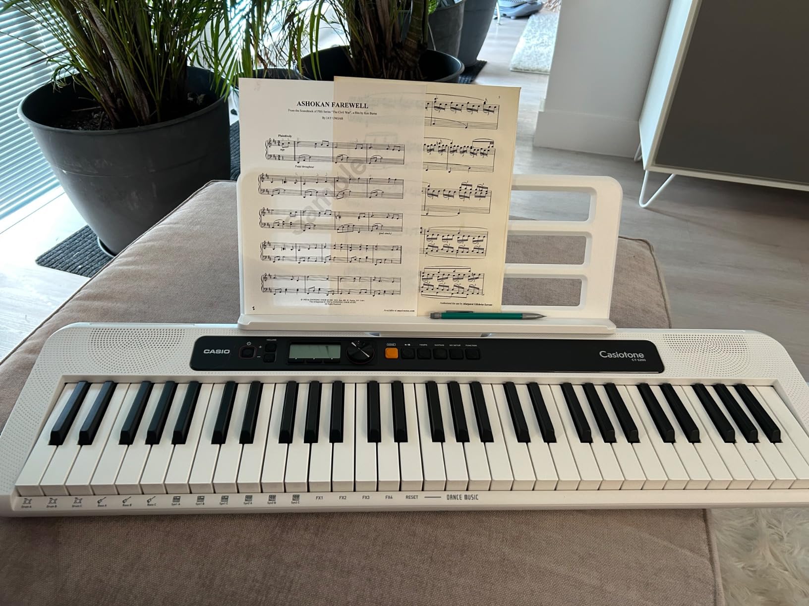 Casio Casiotone CT-S200 - 61-Key Portable Keyboard for Beginners | 400 Tones, 77 Rhythms, LCD Display, Dance Music Mode, USB-MIDI, Stereo Speakers customer photo 2