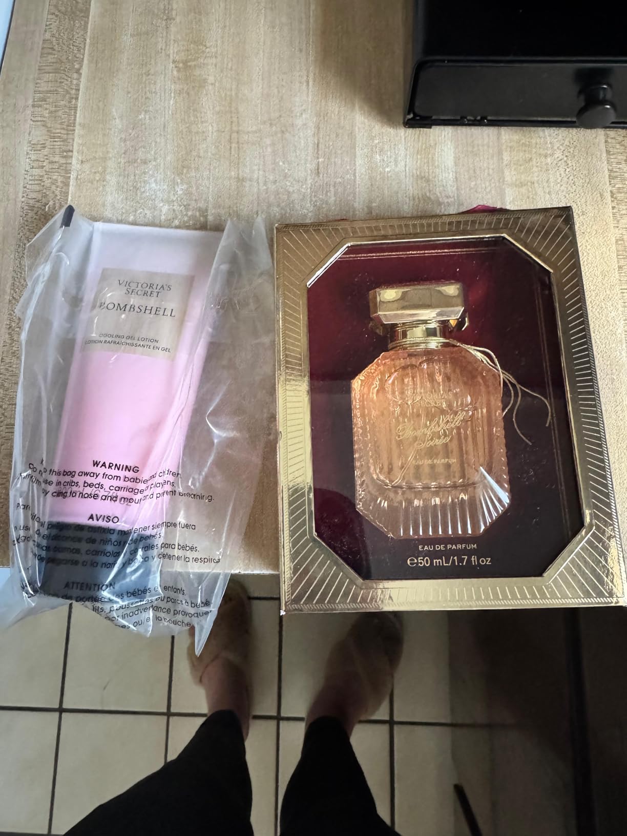 Victoria's Secret Bombshell Eau de Parfum, Original - 3.4 fl oz customer photo 2