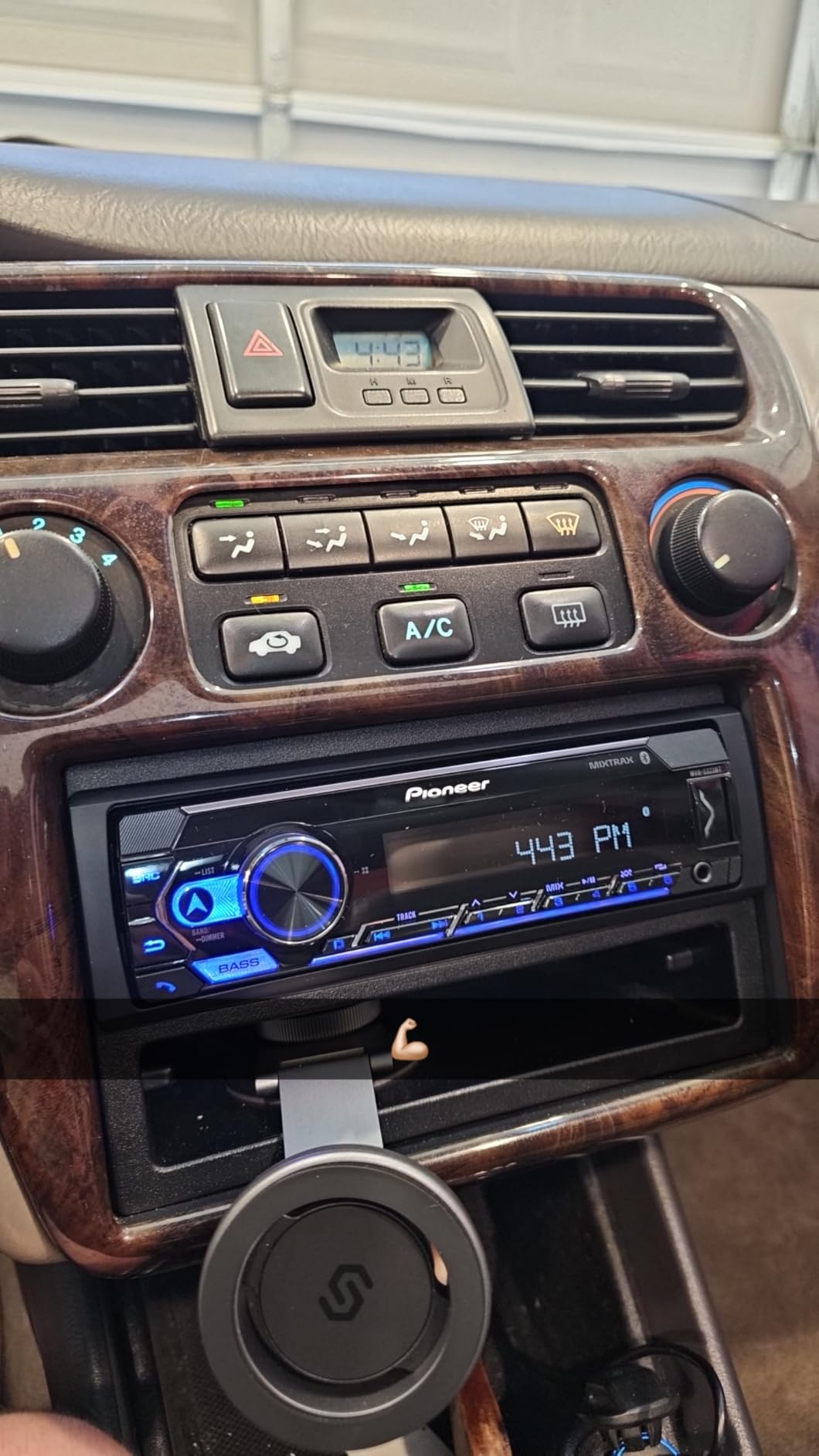 Pioneer MVH-S322BT 1-Din Digital Media Receiver - Bluetooth, USB, Color Change, FLAC, Voice Control, 50W x 4 Output, 13-Band EQ, AM/FM Radio, iPhone/Android Compatible, Front, Rear/SW Selectable RCA customer photo 2
