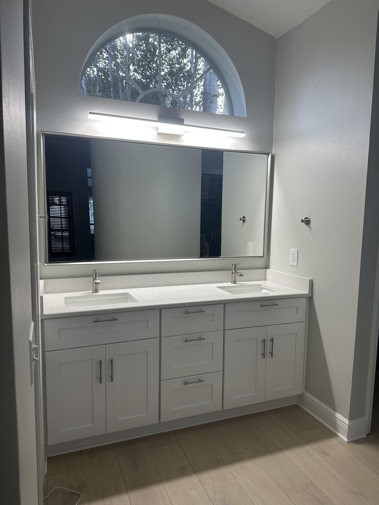 mirrea 48in Modern LED Vanity Light for Bathroom Lighting Dimmable 46w Brushed Nickel (Cold White 5000K) customer photo 1