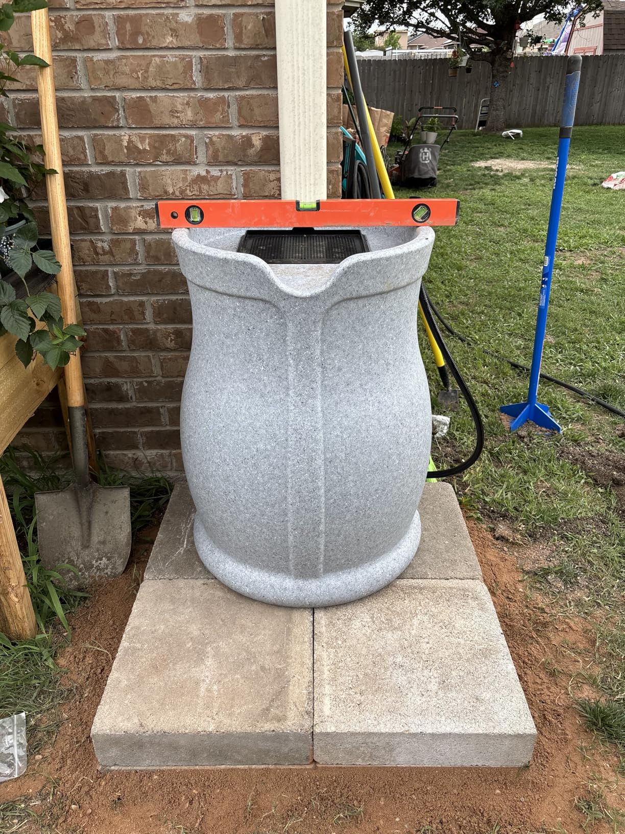 FCMP Outdoor Catalina 45-Gallon Rain Barrel - BPA-Free Flat-Back Design with 3.5 Foot Garden Hose, Shut-Off Thumb Valve, and Fixed Lid (RB-CAT-LTGRNT) Light Granite customer photo 2