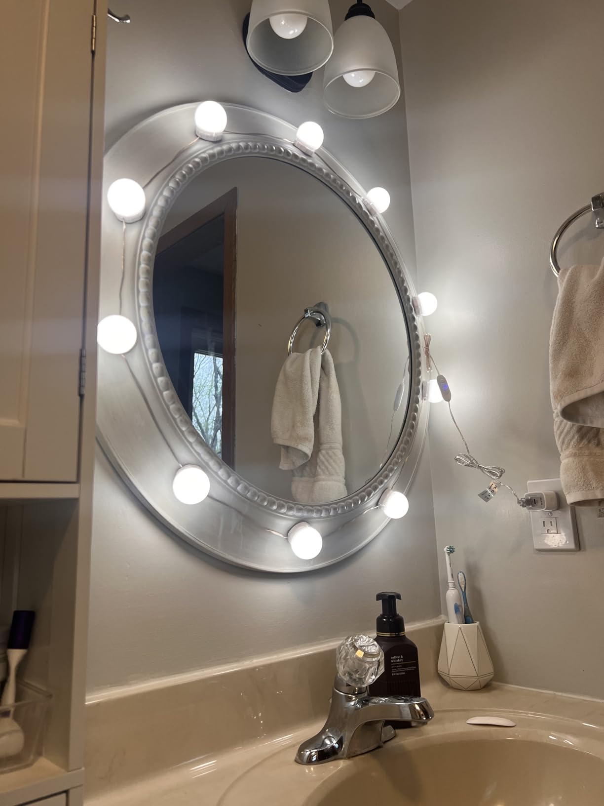 LED Vanity Lights For Mirror, Consciot Hollywood Style Vanity Lights With 10 Dimmable Bulbs, Adjustable Color & Brightness, USB Cable, Mirror Lights Stick on for Makeup Table Dressing Room Mirror customer photo 2