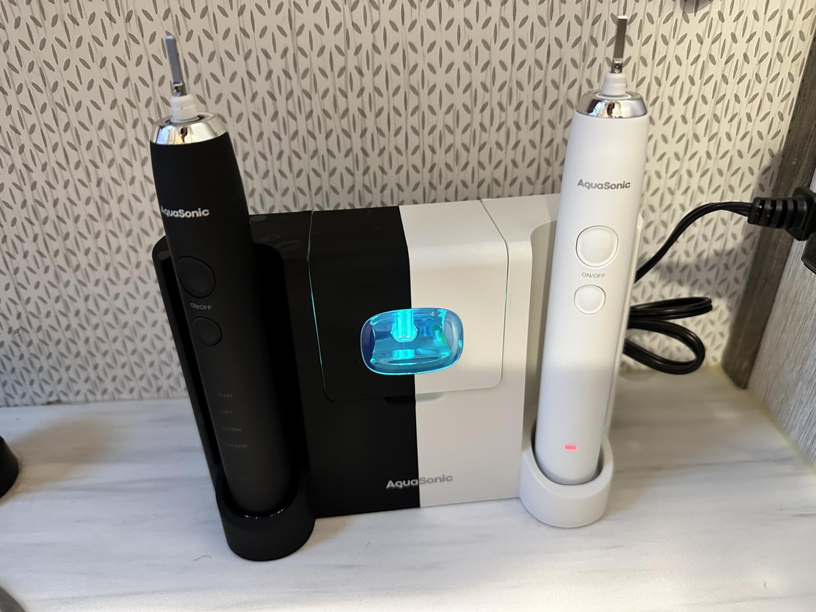 Aquasonic Duo Series PRO UV - ADA Accepted Electric Toothbrushes with UV Sanitizer - Inductive Charging Base - 5 Modes with Smart Timers - 10 Proflex Brush Heads & 2 Travel Cases customer photo 2