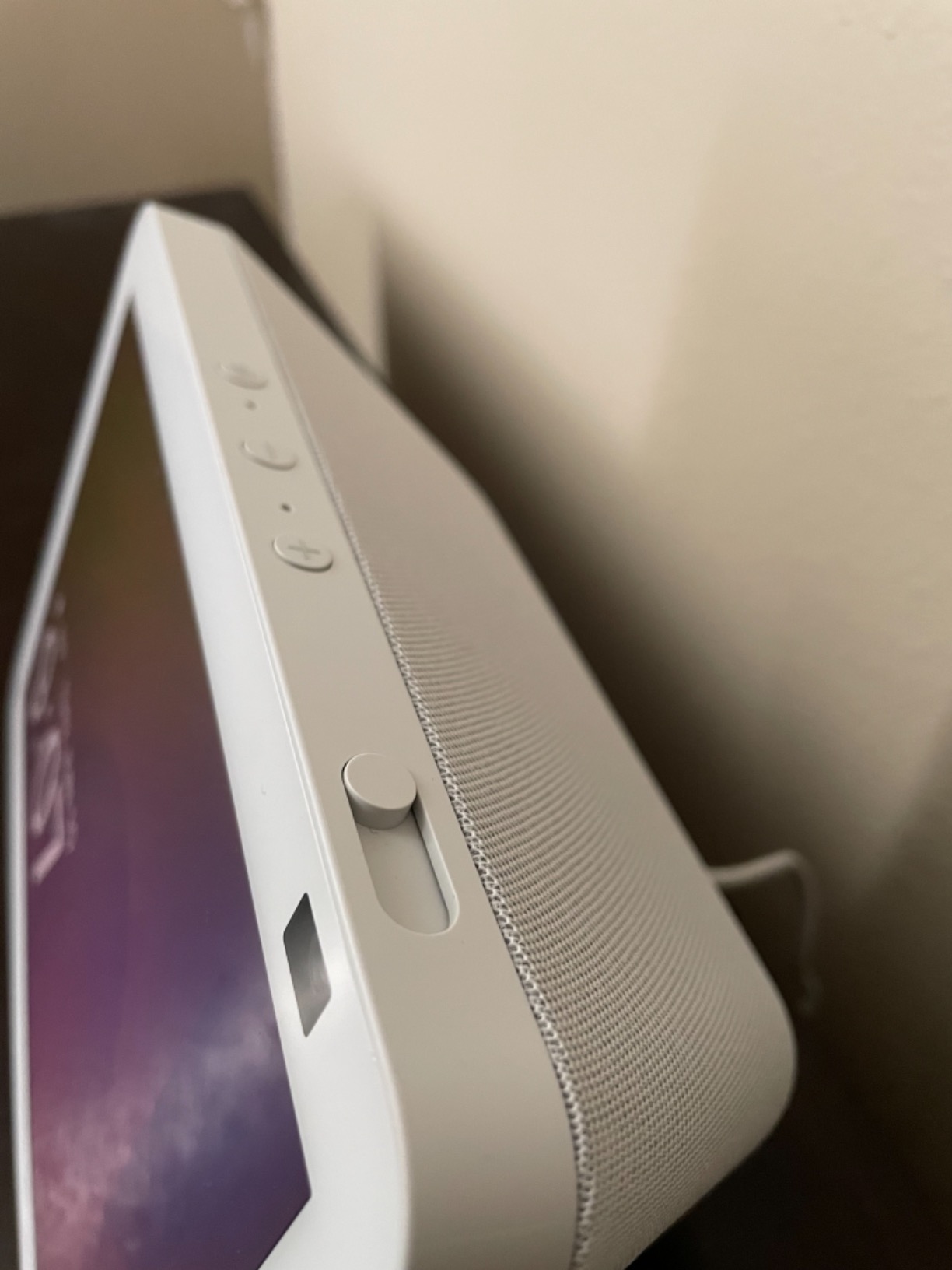 Echo Show 8 (2nd Gen, 2021 release) | HD smart display with Alexa and 13 MP camera | Glacier White customer photo 1