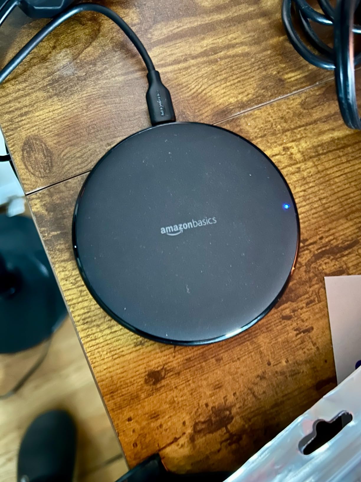 Amazon Basics Wireless Charger, 15W Qi Certified Wireless Charging Pad with USB Cable, Compatible with iPhone 15/14/13/12/11/X, Samsung & LG, Case Compatible, Black customer photo 1