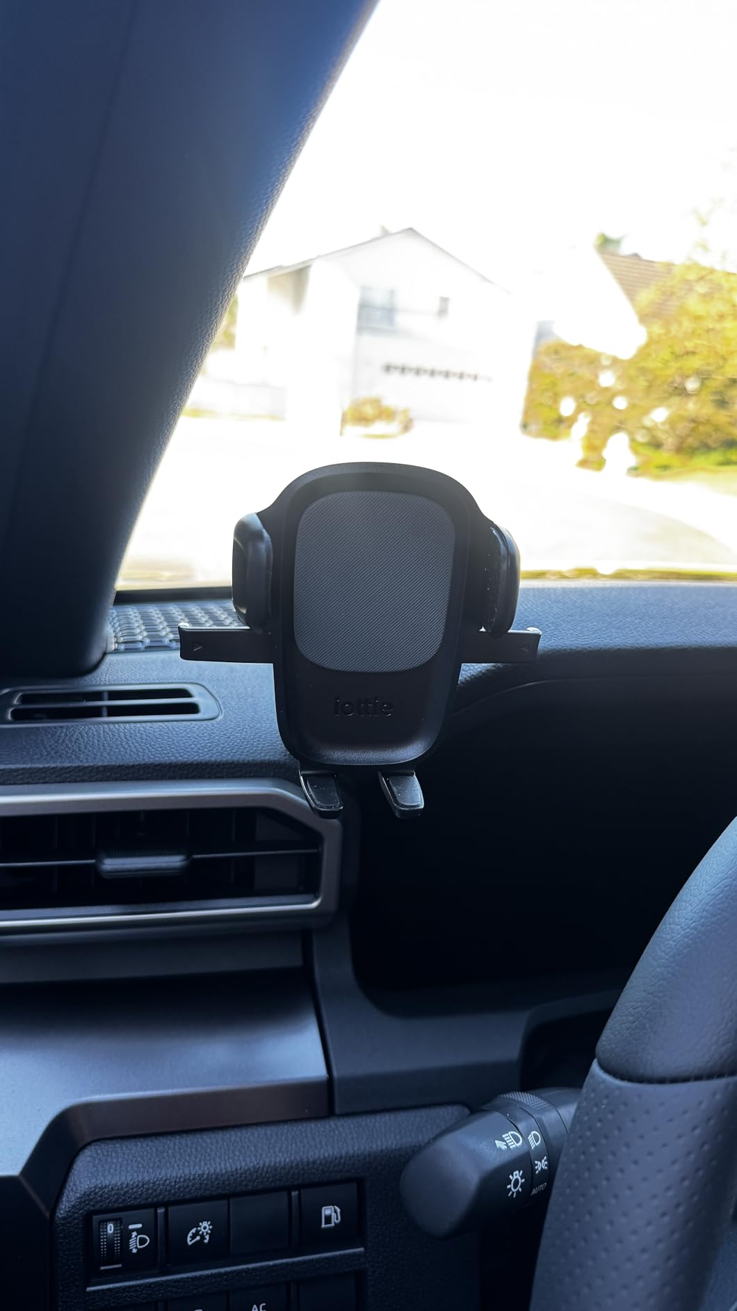 iOttie Easy One Touch Signature Dashboard & Windshield Universal Car Mount Phone Holder Desk Stand with Suction Cup Base and Telescopic Arm for iPhone, Samsung, Google, More Smartphones customer photo 2