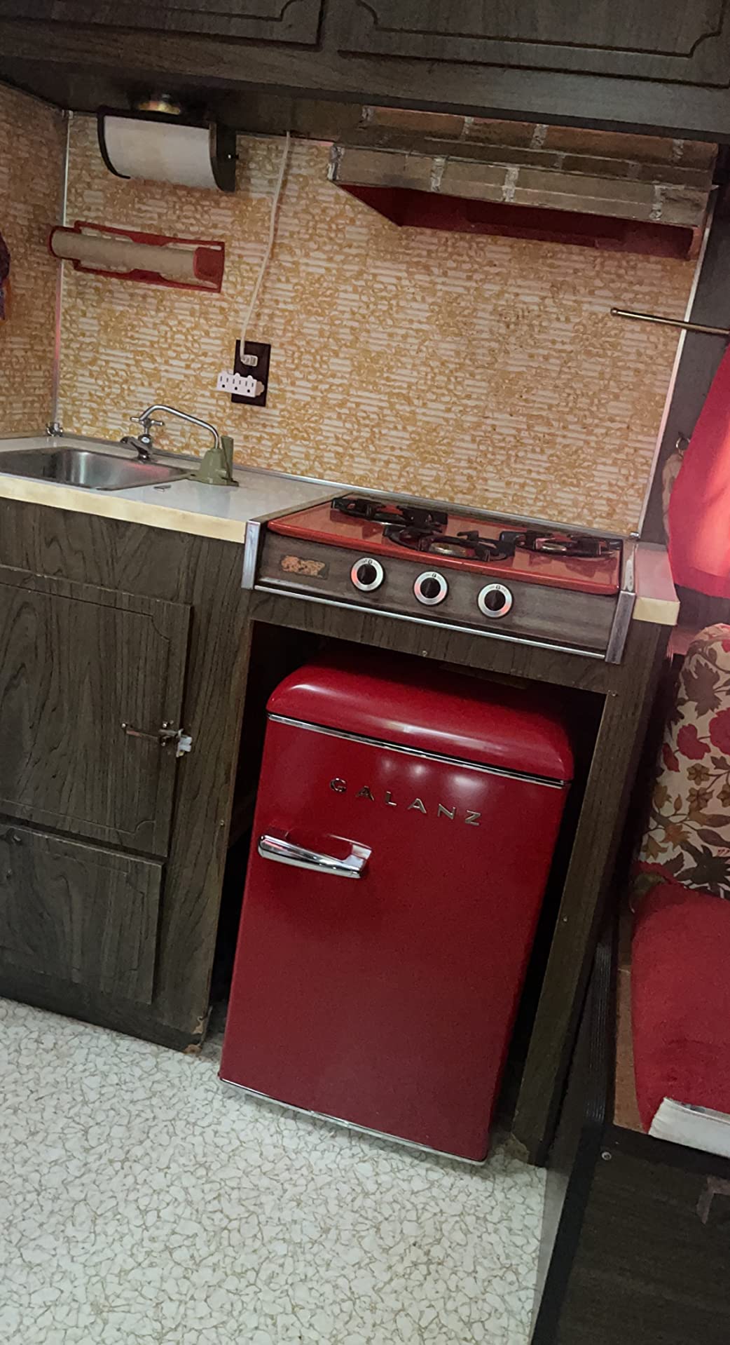 GLR25MRDR10 Galanz Retro Compact Refrigerator, Mini Fridge with Single Doors, Adjustable Mechanical Thermostat with Chiller, Red, 2.5 Cu Ft customer photo 2