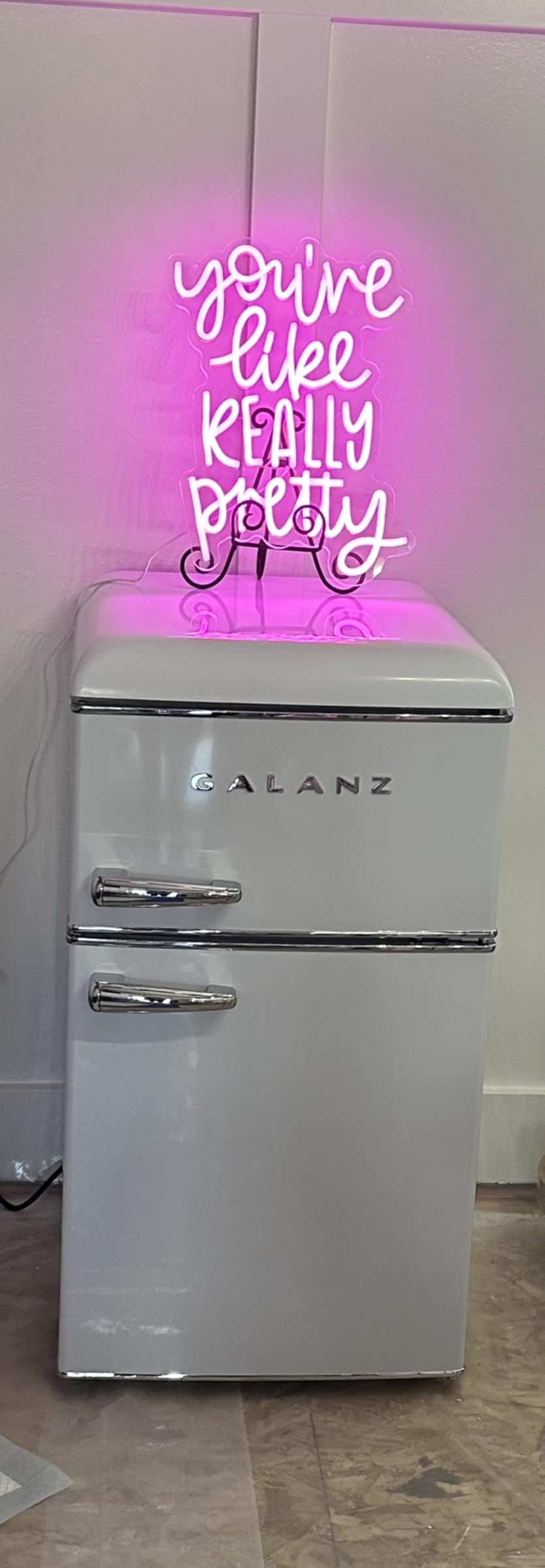 GLR31TWEER Galanz Retro Compact Refrigerator, Mini Fridge with Dual Doors, Adjustable Mechanical Thermostat with Freezer, White, 3.1 Cu FT customer photo 1
