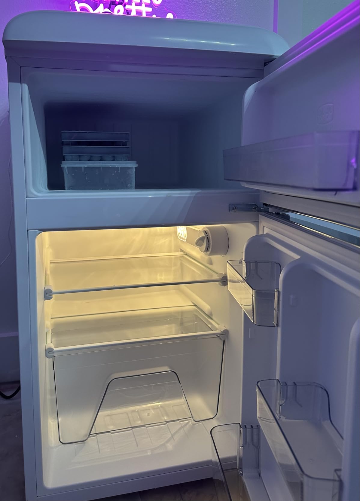 GLR31TWEER Galanz Retro Compact Refrigerator, Mini Fridge with Dual Doors, Adjustable Mechanical Thermostat with Freezer, White, 3.1 Cu FT customer photo 2