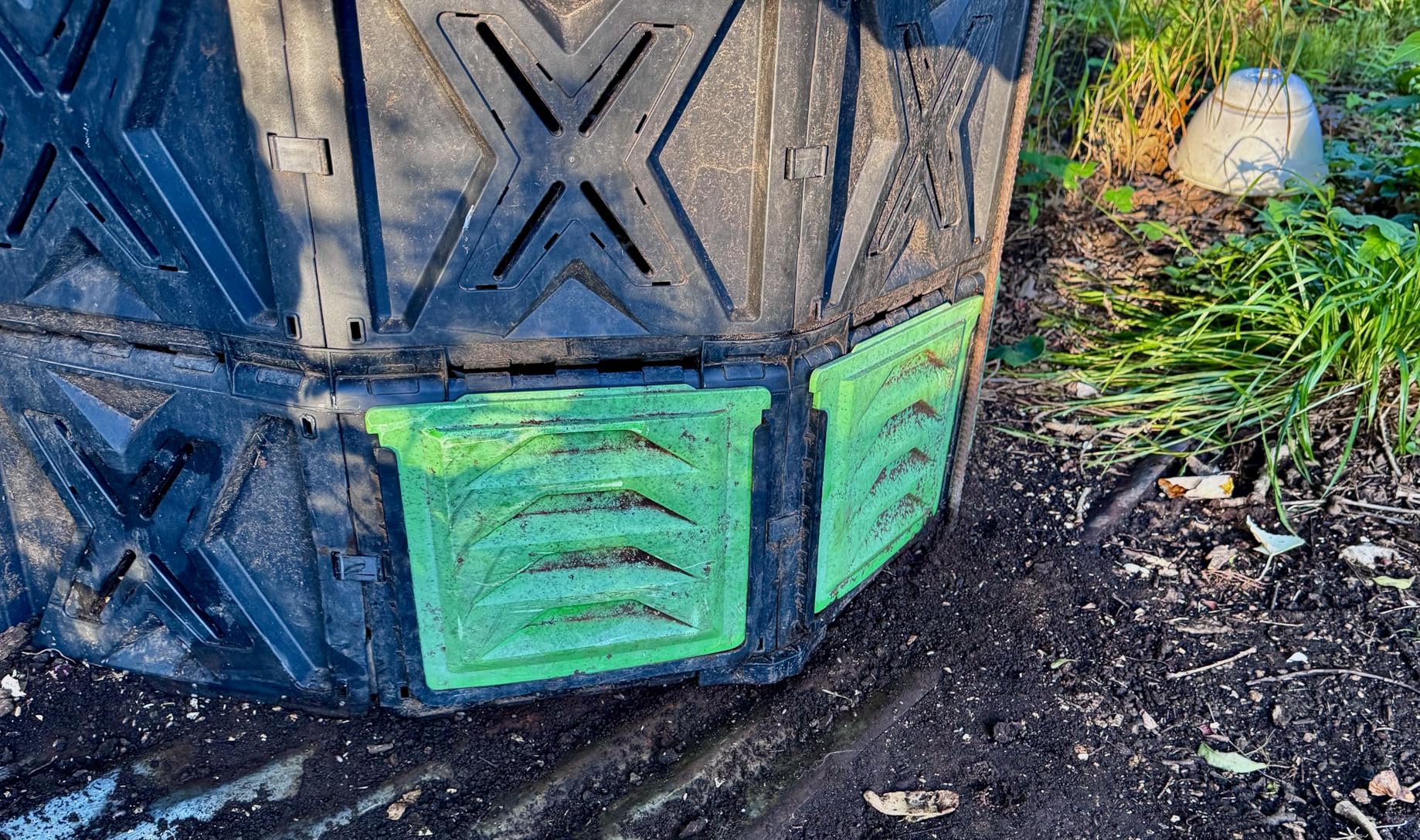 SQUEEZE master XXL Large Compost Bin Outdoor - 720L / 190 Gallon - Easy Assembly - No Screws - Sturdy & Durable - Green Door customer photo 2