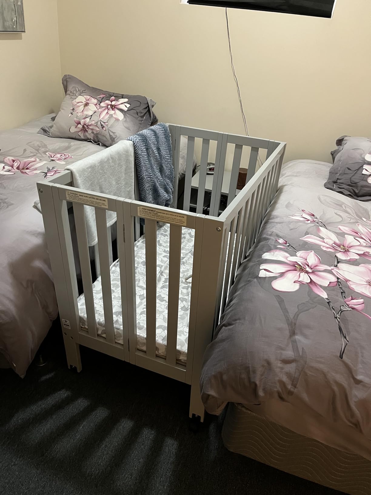 Dream On Me Jett Mini Folding Baby Crib in Pebble Grey, GreenGuard Gold & BSA, Lightweight & Portable, Patented Flat Folding System, Small Spaces & Travel, 1.5 inch Mattress Pad, 3 Heights, Safe Wheels customer photo 2