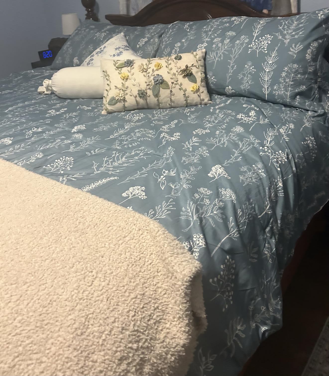 Bedsure Queen Comforter Set - Sage Green Bed Set, 3 Pieces Lightweight Summer Cute Floral Bedding, 1 Soft Reversible Botanical Flowers Comforter and 2 Pillow Shams customer photo 2