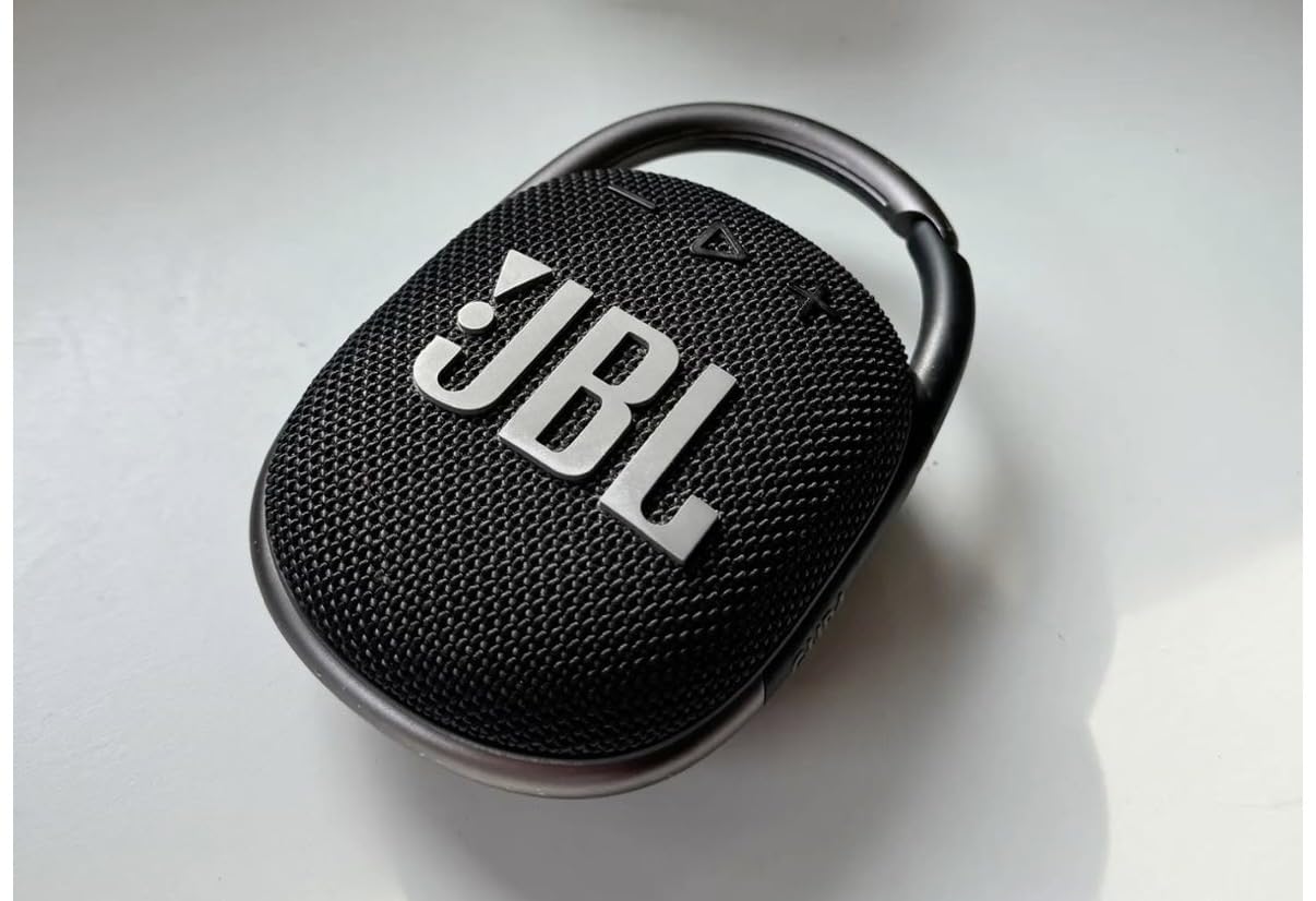 JBL Clip 4 - Portable Mini Bluetooth Speaker, big audio and punchy bass, integrated carabiner, IP67 waterproof and dustproof, 10 hours of playtime (Black) customer photo 1