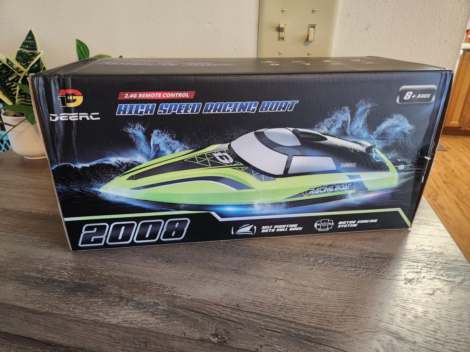 DEERC 14-Inch RC Boat, 20+ MPH High Speed Remote Control Boat for Pool & Lake, Auto Self-Righting, 2 Batteries, 493FT Control Range, LED Lights, 2.4GHz Full Proportional Control customer photo 2