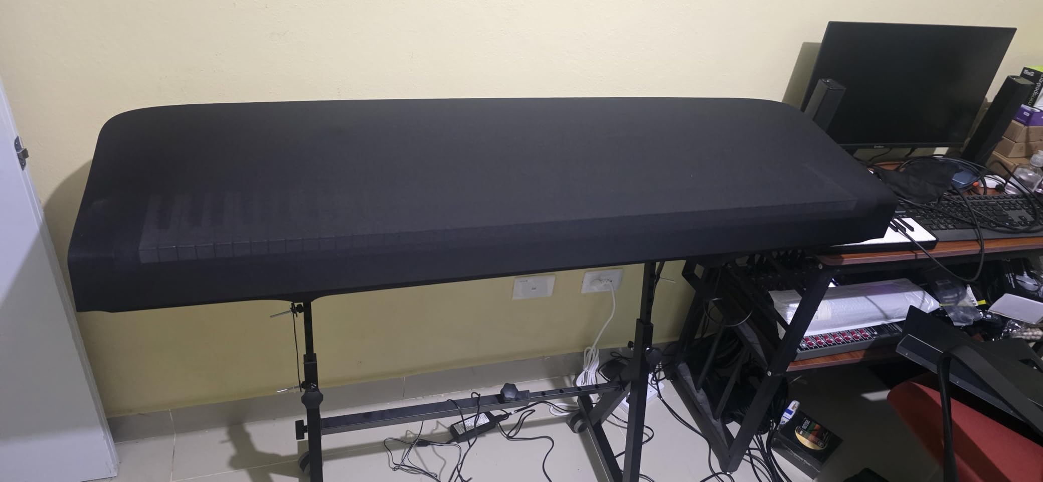 Yamaha DGX-670B 88-Key Weighted Digital Piano with Sustain Foot Switch and Music Rest, Black customer photo 1