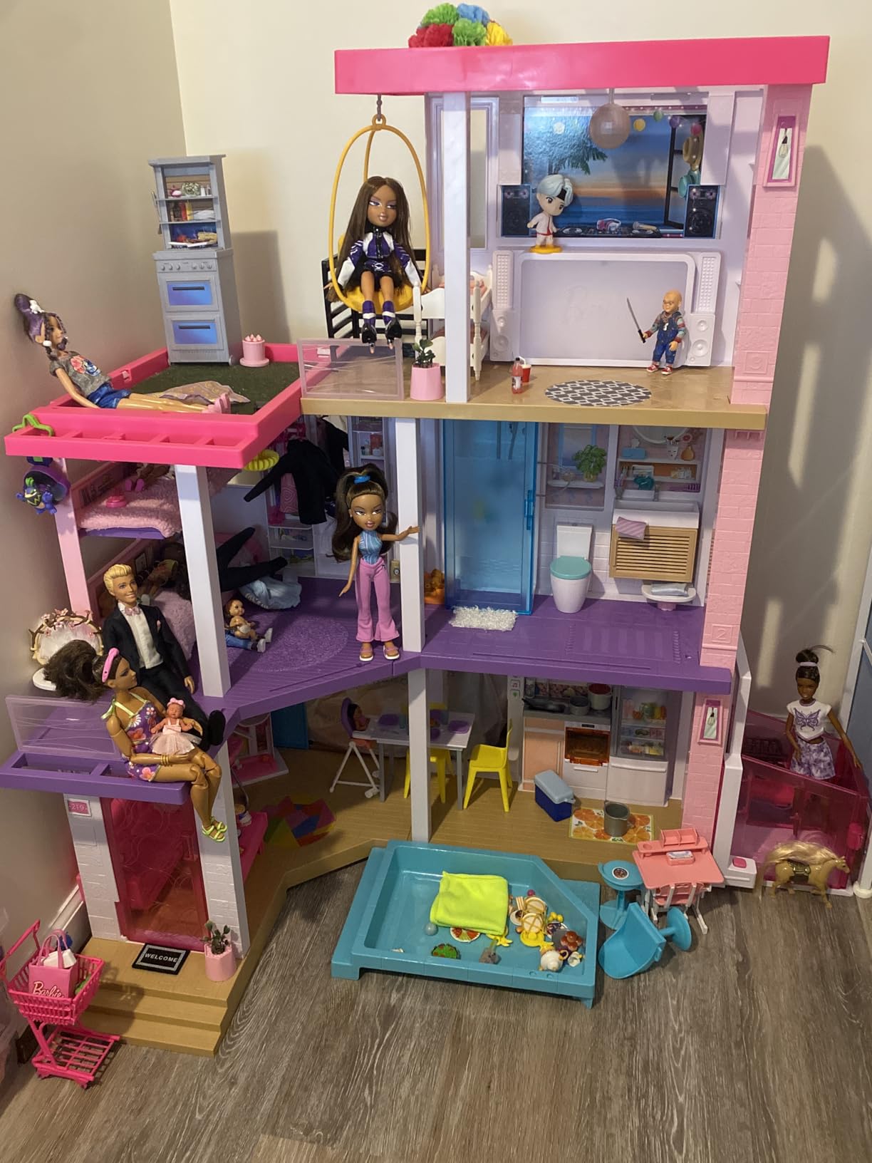 Barbie Dreamhouse (3.75-ft) 3-Story Dollhouse Playset with Pool & Slide, Party Room, Elevator, Puppy Play Area, Customizable Lights & Sounds, 75+ Pieces, Gift for 3 to 7 Year Olds (Amazon Exclusive) customer photo 2
