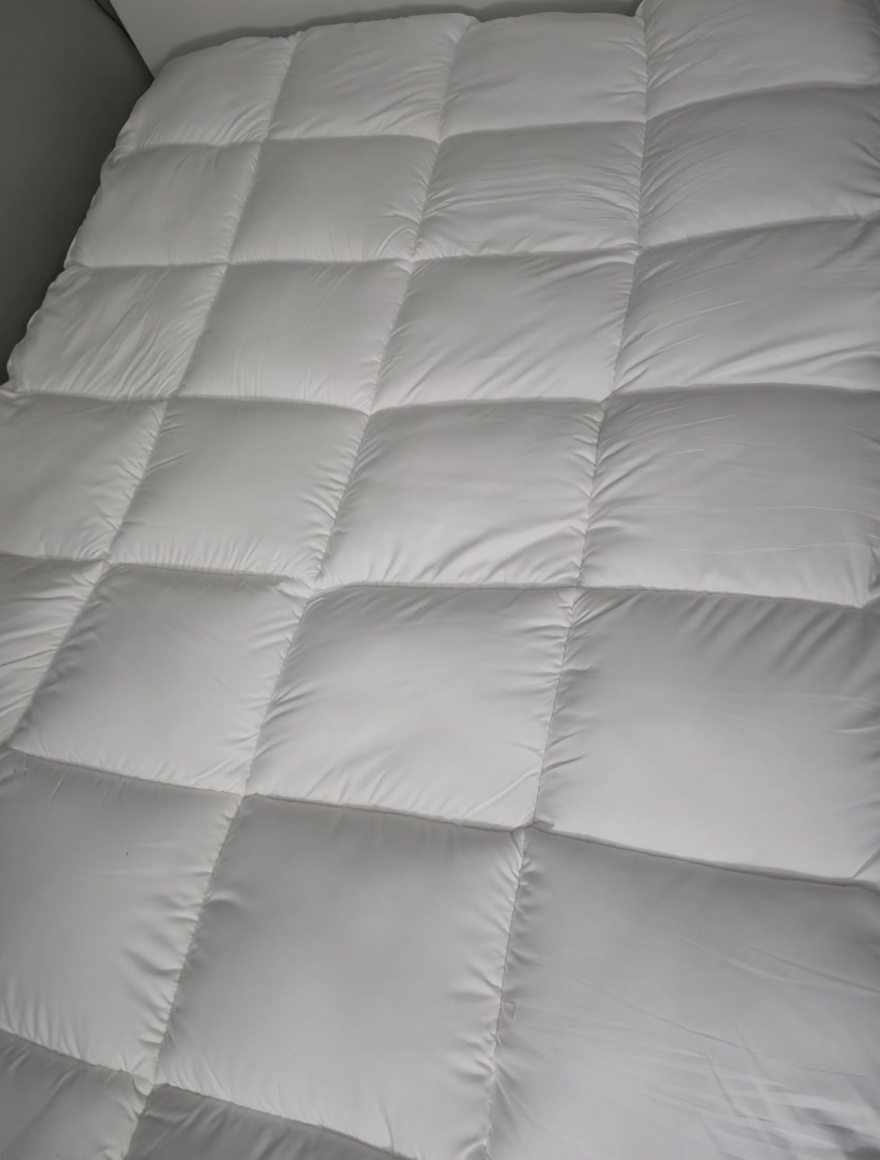 ELEMUSE King Mattress Topper for Back Pain, Extra Thick Mattress Pad Cover, Plush Soft Pillowtop with Elastic Deep Pocket, Overfilled Down Alternative Filling customer photo 2