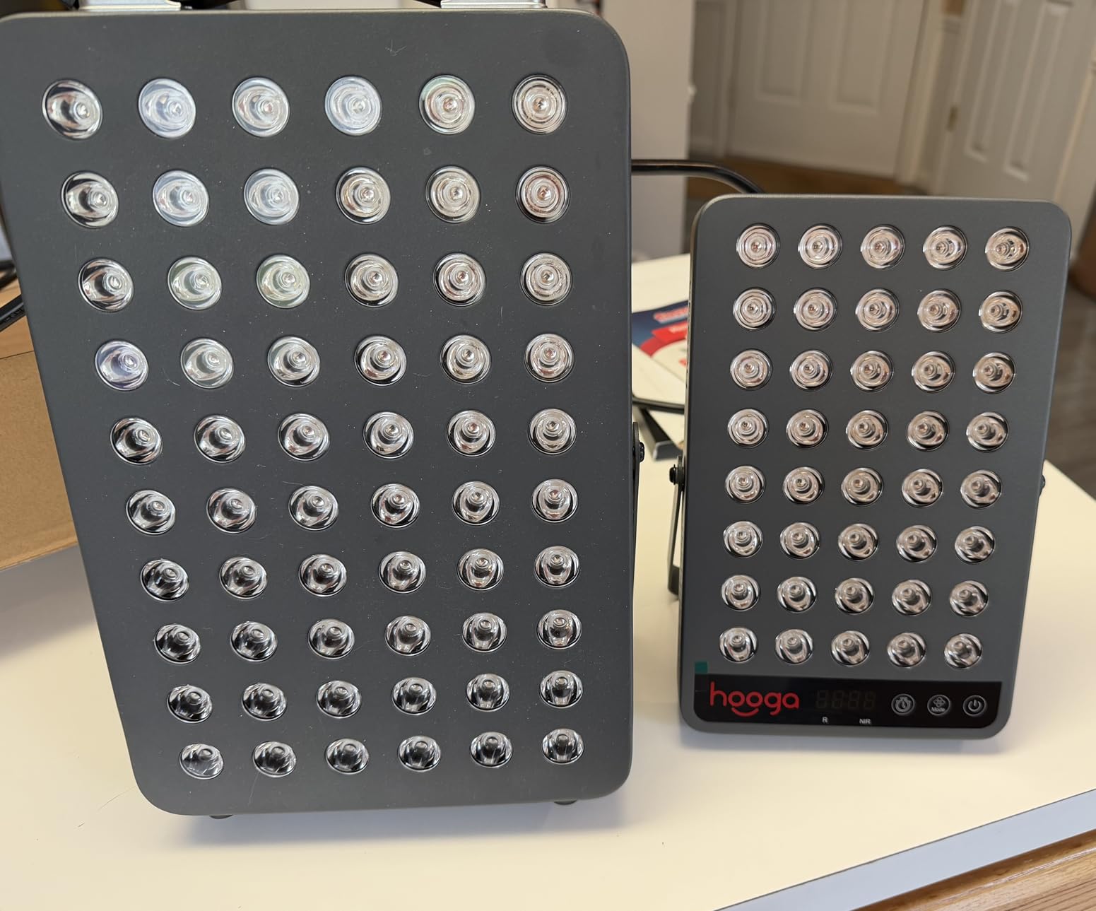 Hooga Red Light Therapy Panel Device - 660nm Red and 850nm Near Infrared Light Therapy, LED Light Therapy Lamp for Face and Body, 40 LEDs, Timer, Adjustable Stand - HG200 customer photo 1