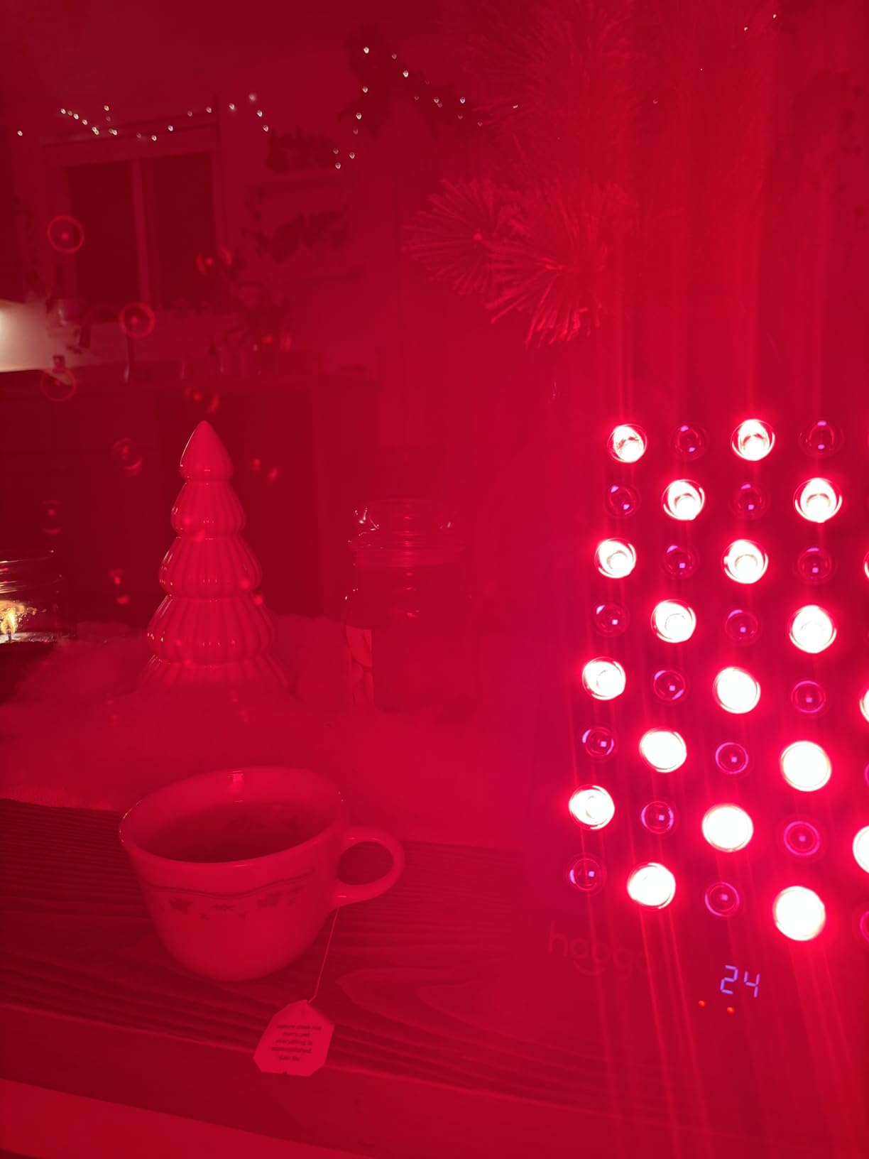 Hooga Red Light Therapy Panel Device - 660nm Red and 850nm Near Infrared Light Therapy, LED Light Therapy Lamp for Face and Body, 40 LEDs, Timer, Adjustable Stand - HG200 customer photo 2