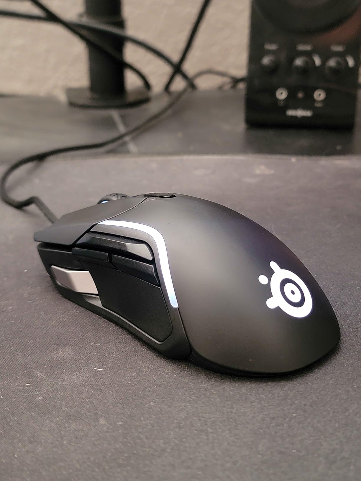 Rival 5 Gaming Mouse with PrismSync RGB Lighting and 9 Programmable Buttons - FPS, MOBA, MMO, Battle Royale - 18,000 CPI TrueMove Air Optical Sensor - Black customer photo 1