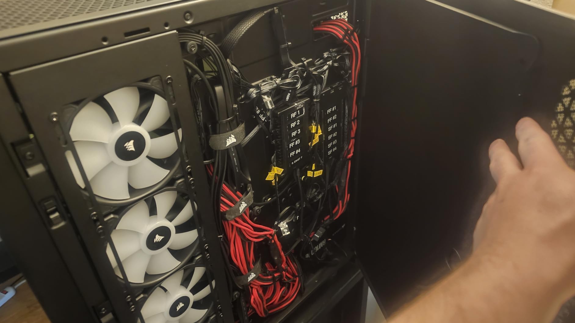 CORSAIR 7000D Airflow Full-Tower ATX PC Case - High-Airflow Front Panel - Spacious Interior - Easy Cable Management - 3X 140mm AirGuide Fans with PWM Repeater Included - Black customer photo 1