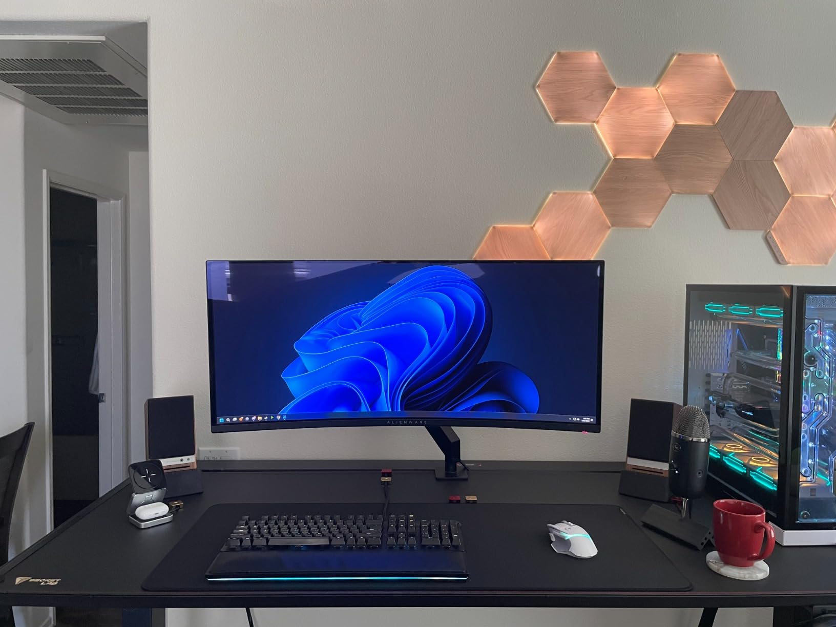 Strider Hybrid Mouse Mat with a Soft Base & Smooth Glide: Firm Gliding Surface - Anti-Slip Base - Rollable & Portable - Anti-Fraying Stitched Edges - Water-Resistant - XXLarge customer photo 2